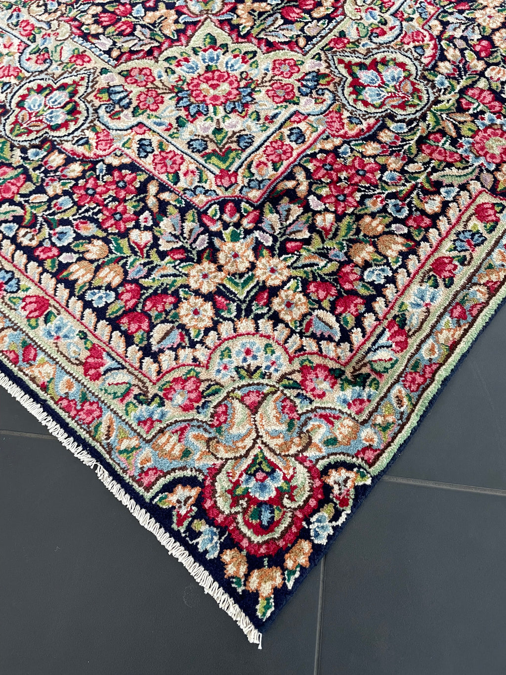 Kirman rug 340 × 240 cm