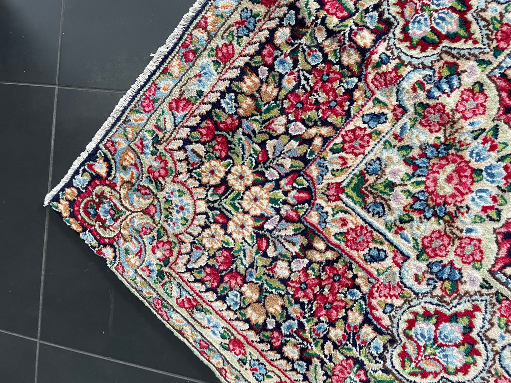 Kirman rug 340 × 240 cm