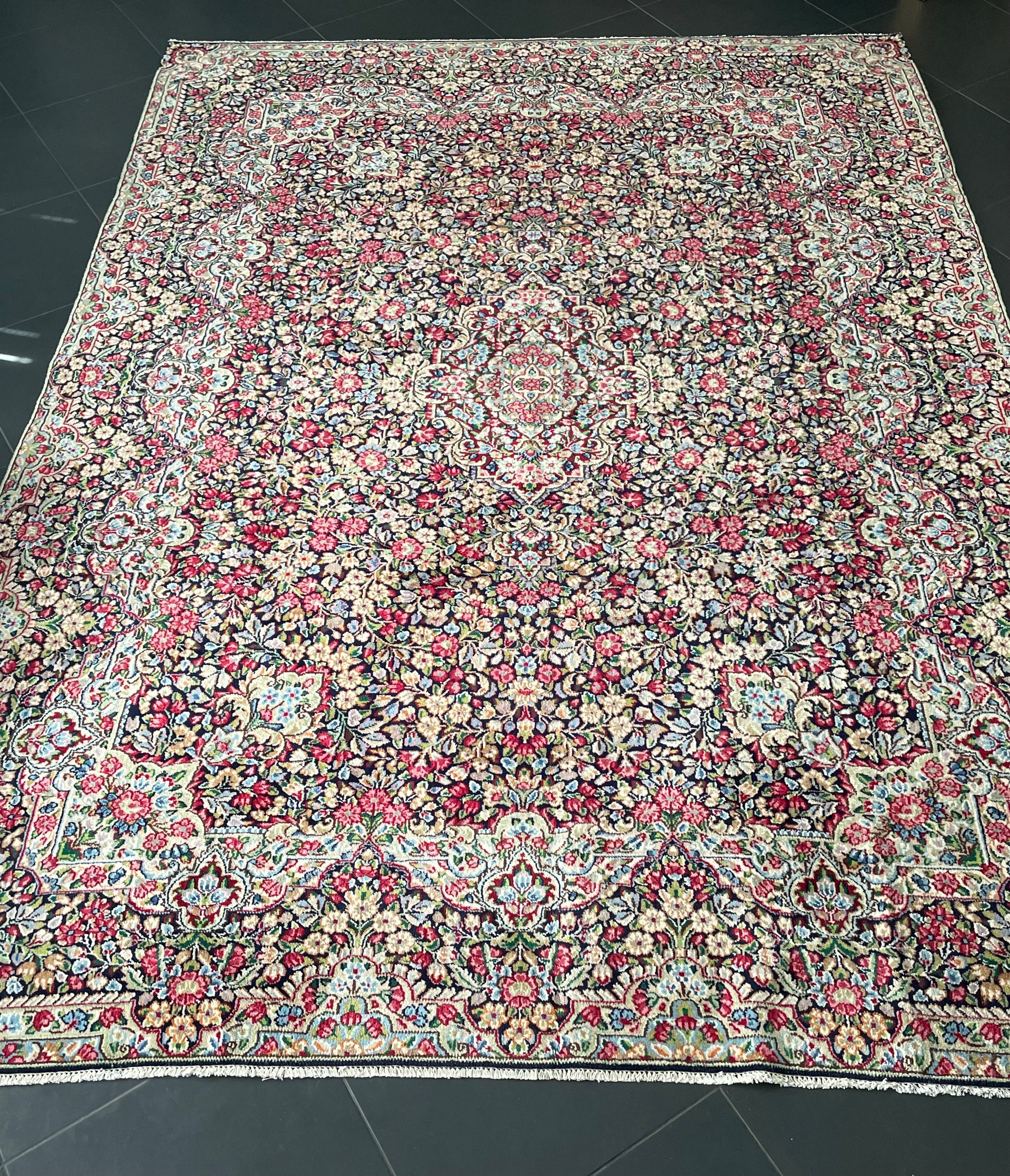 Kirman rug 340 × 240 cm