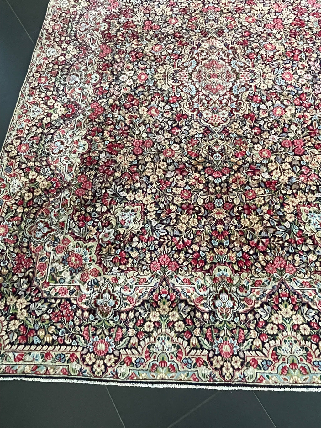 Kirman rug 340 × 240 cm
