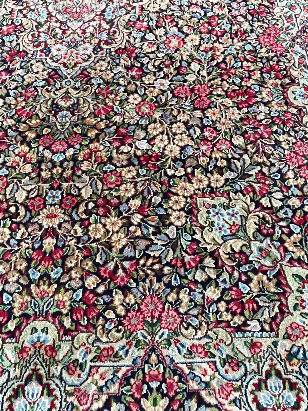 Kirman rug 340 × 240 cm