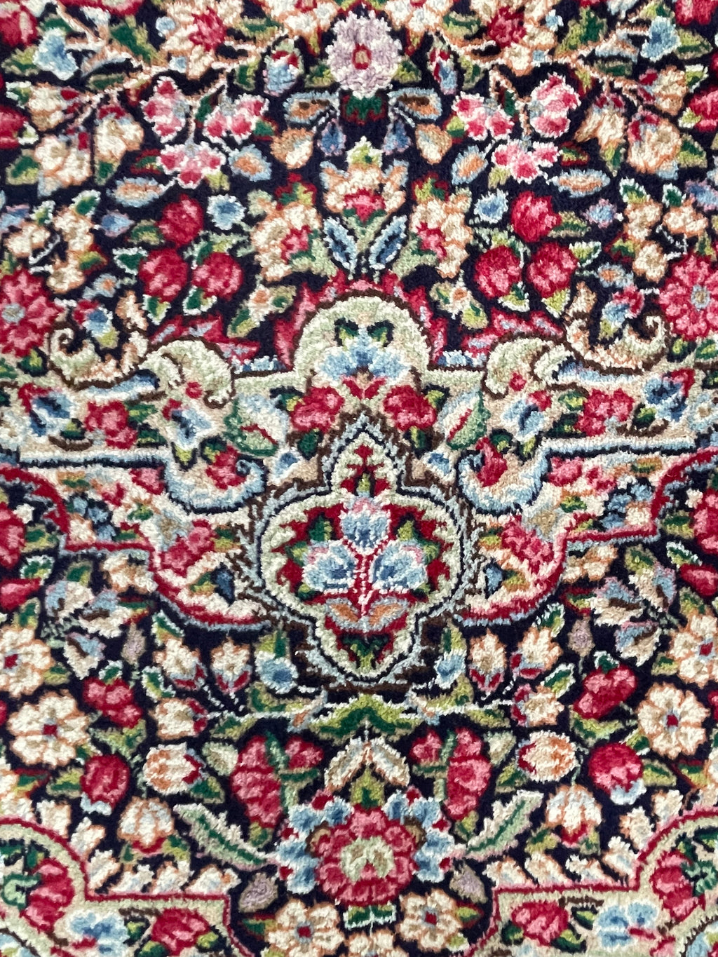 Kirman rug 340 × 240 cm