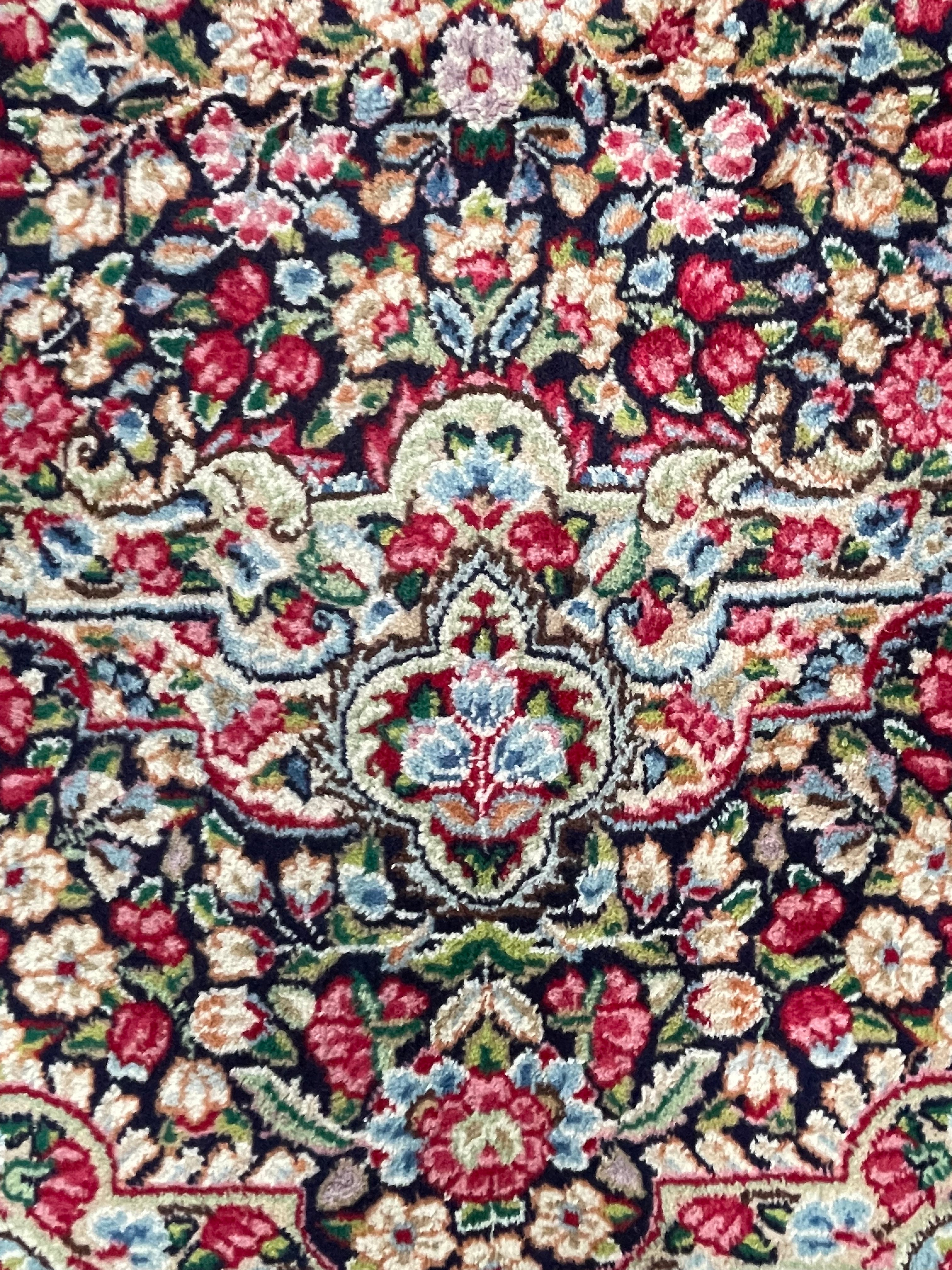 Kirman rug 340 × 240 cm