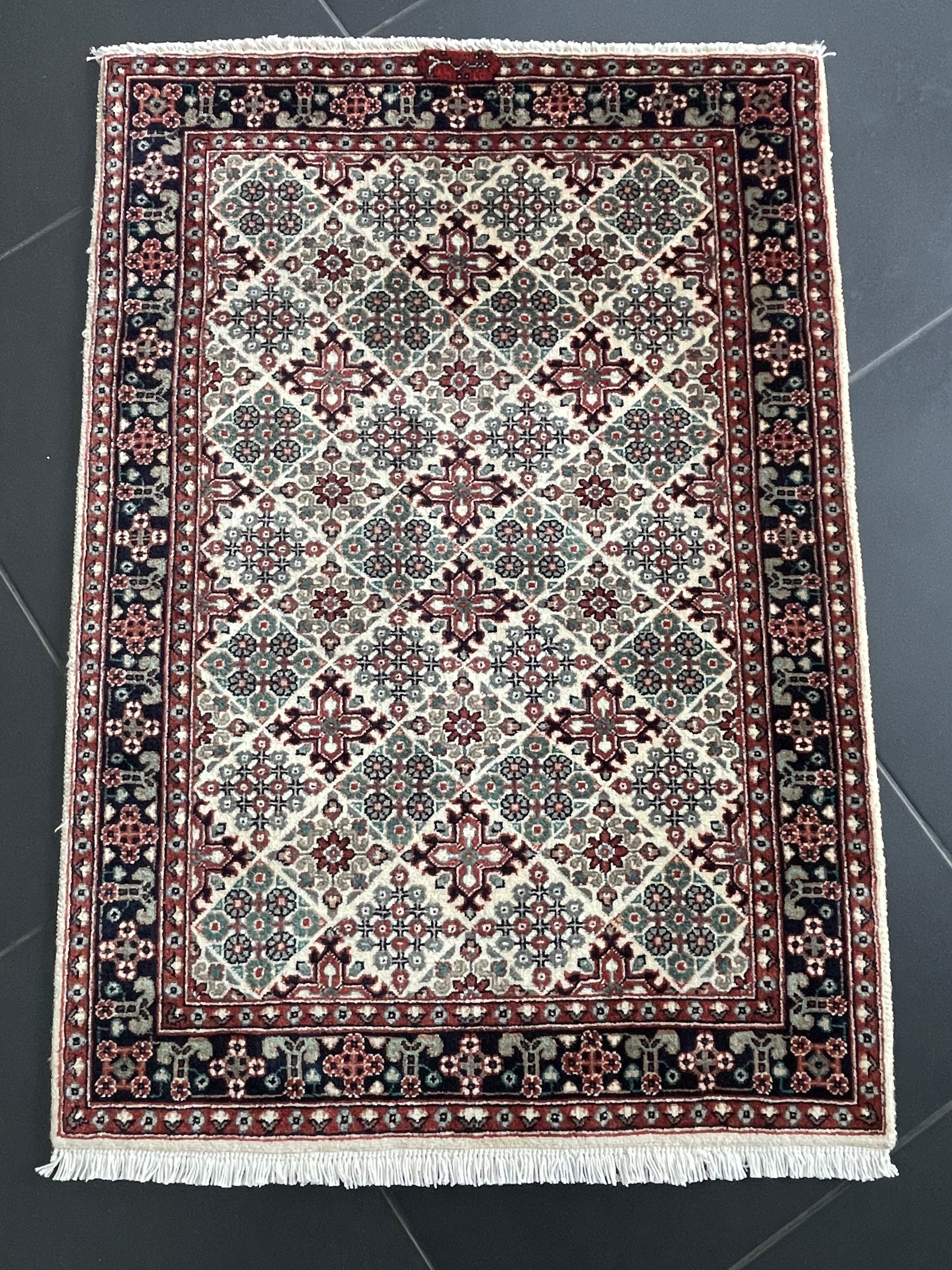Kashmir rug 90 × 64 cm
