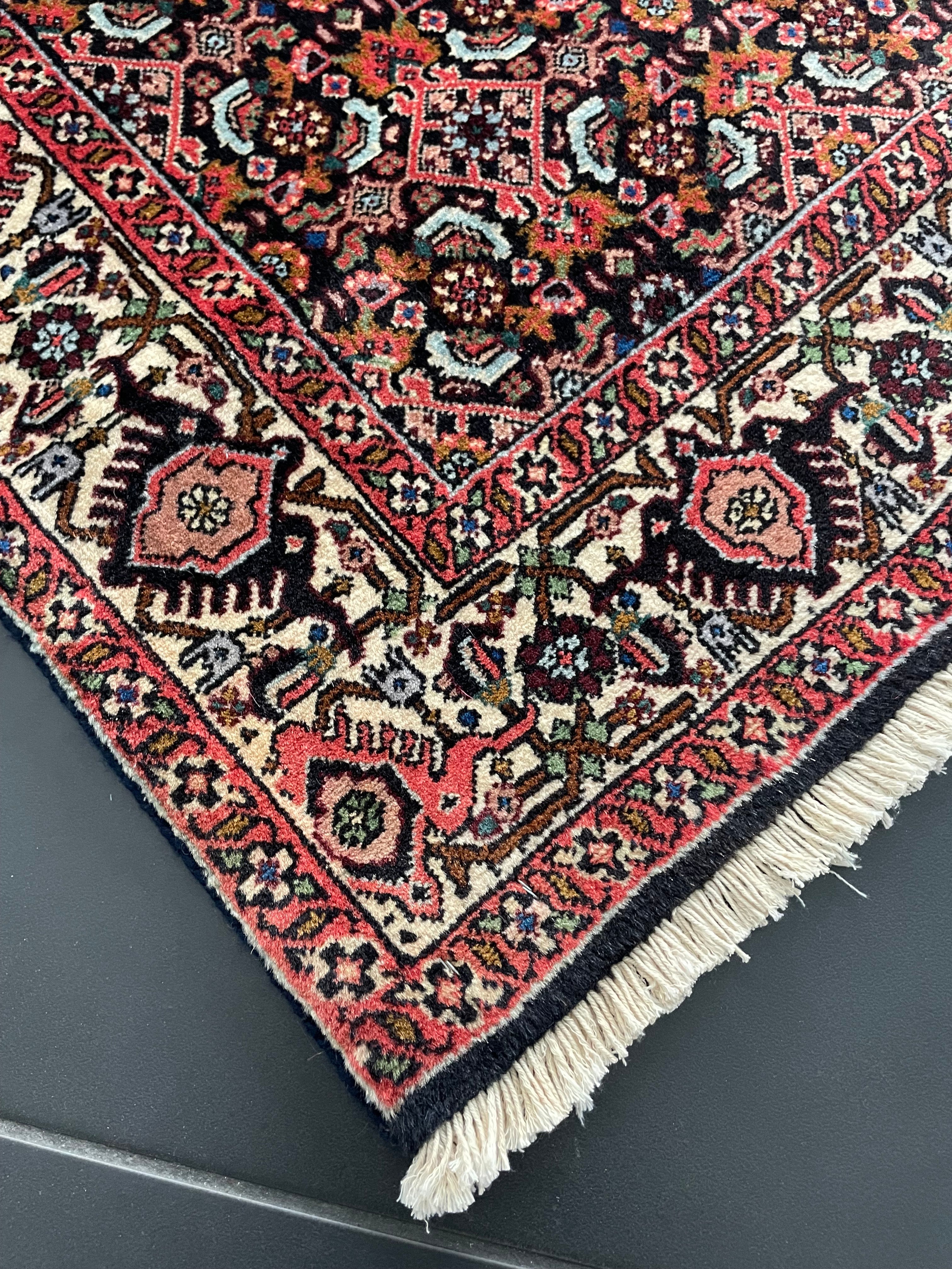 Bidjar Rug 175 × 104 cm