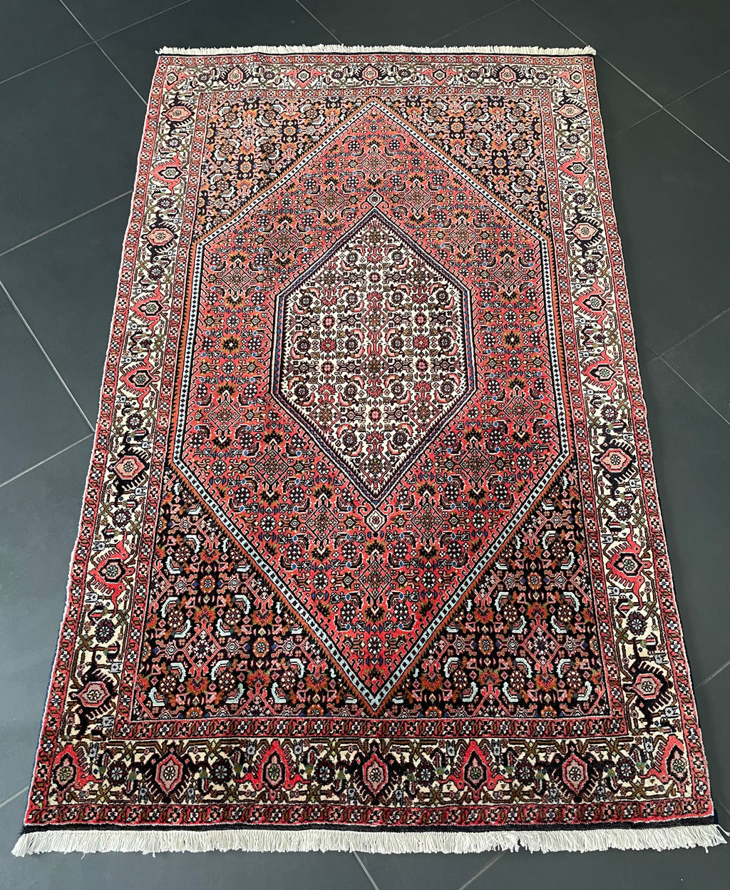Bidjar Rug 175 × 104 cm