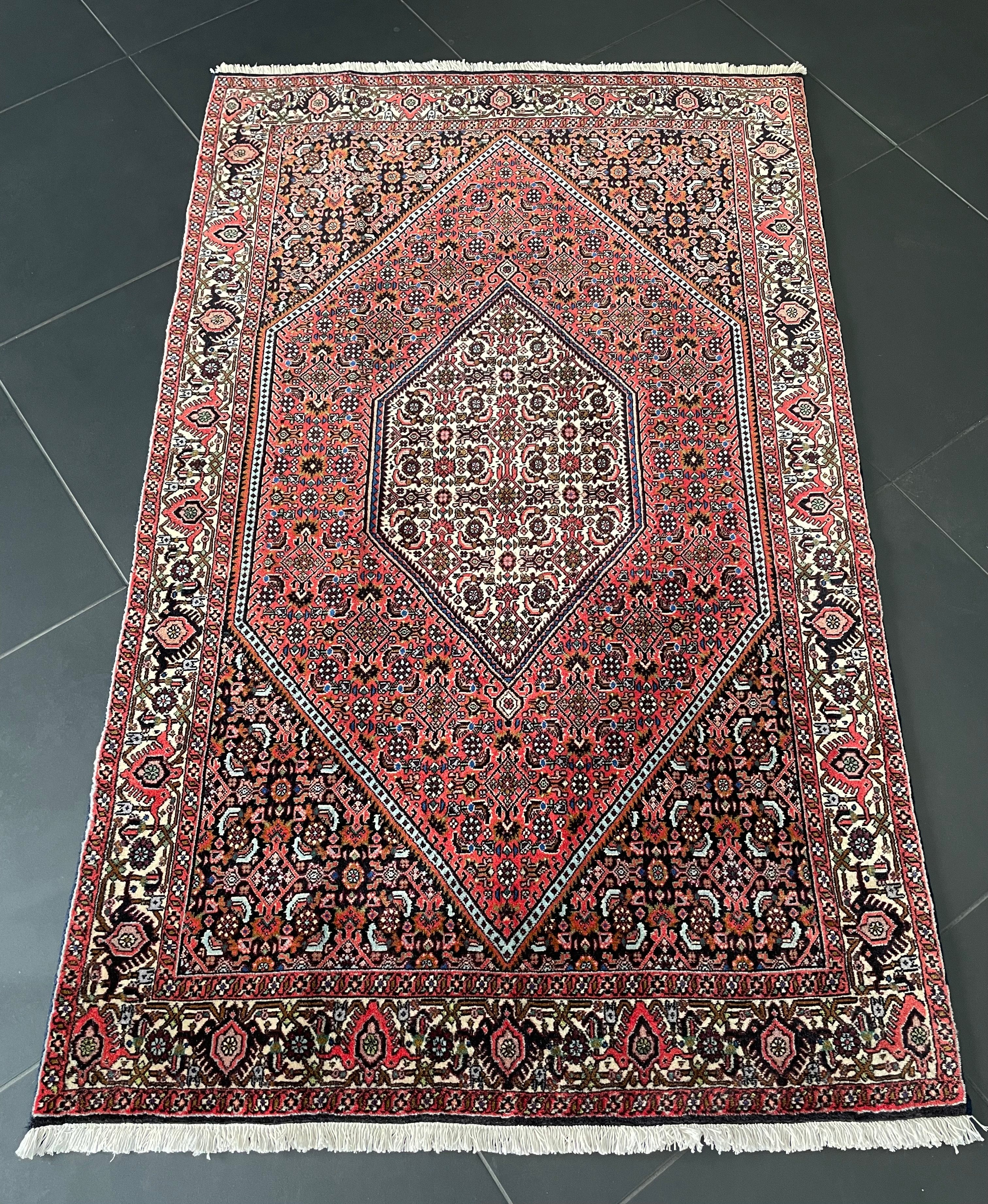 Bidjar Rug 175 × 104 cm