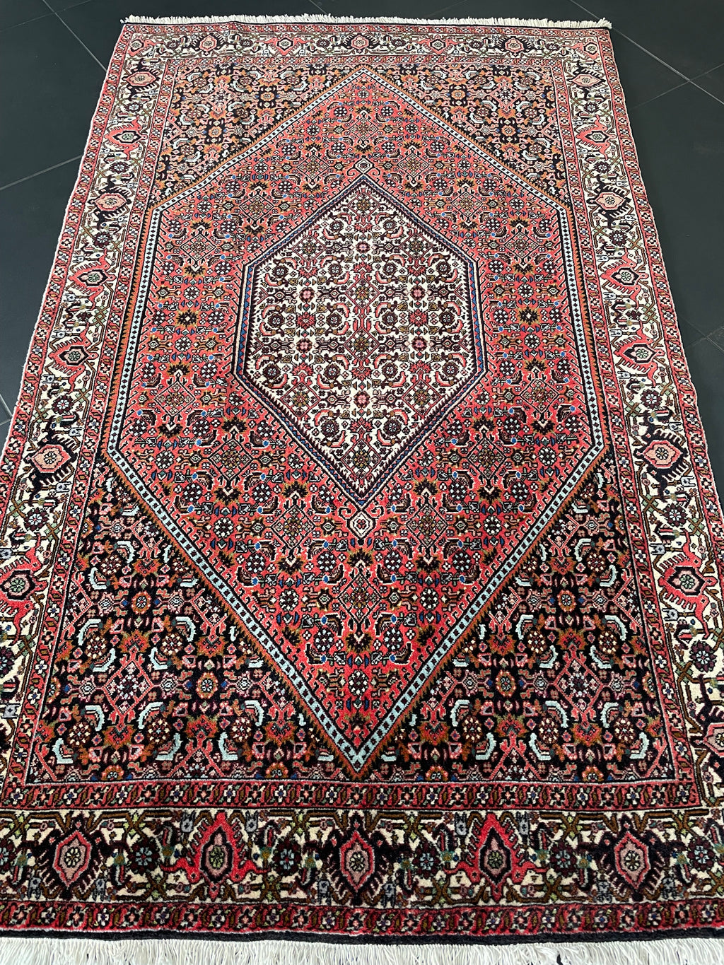 Bidjar Rug 175 × 104 cm