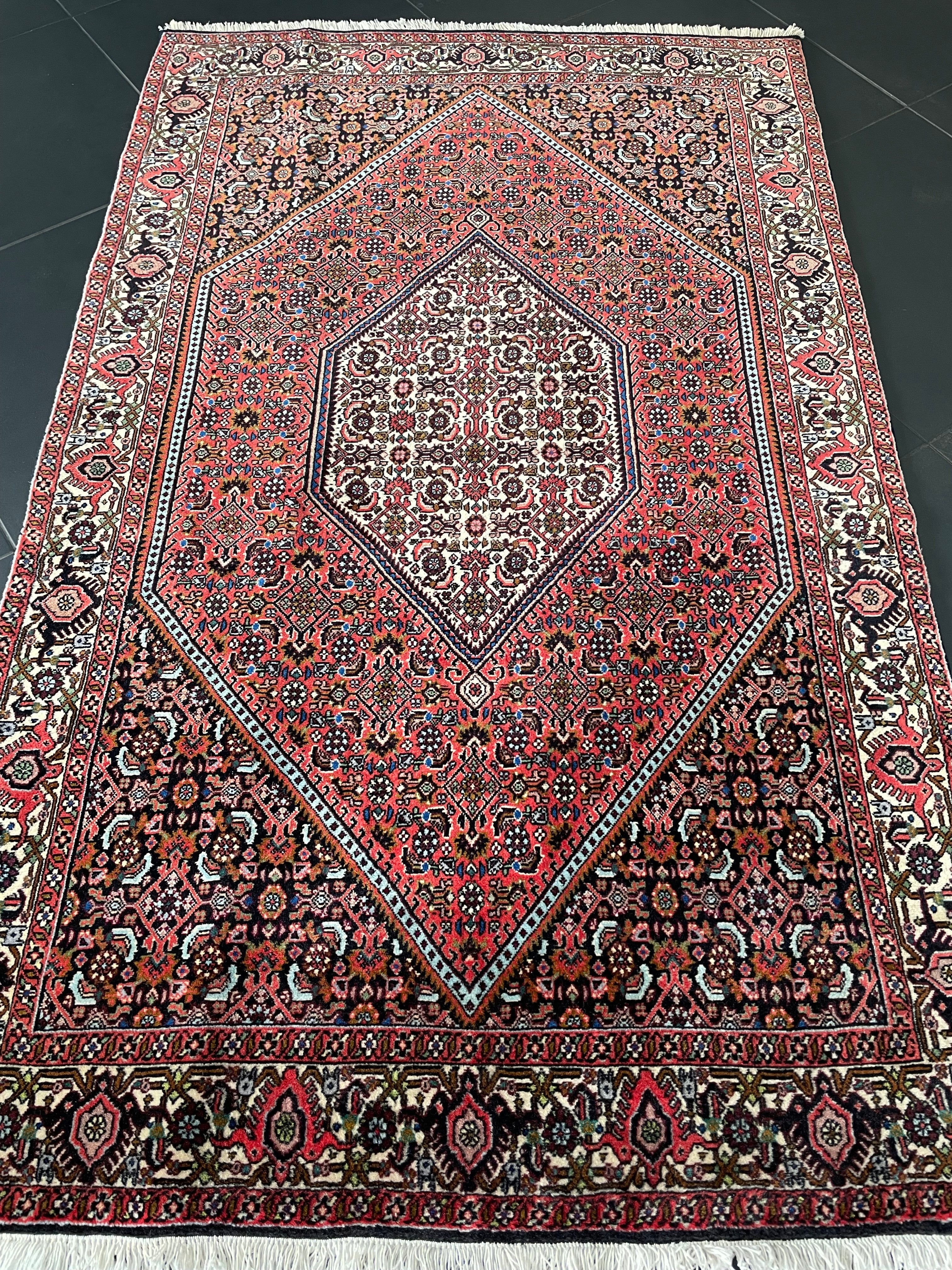Bidjar Rug 175 × 104 cm