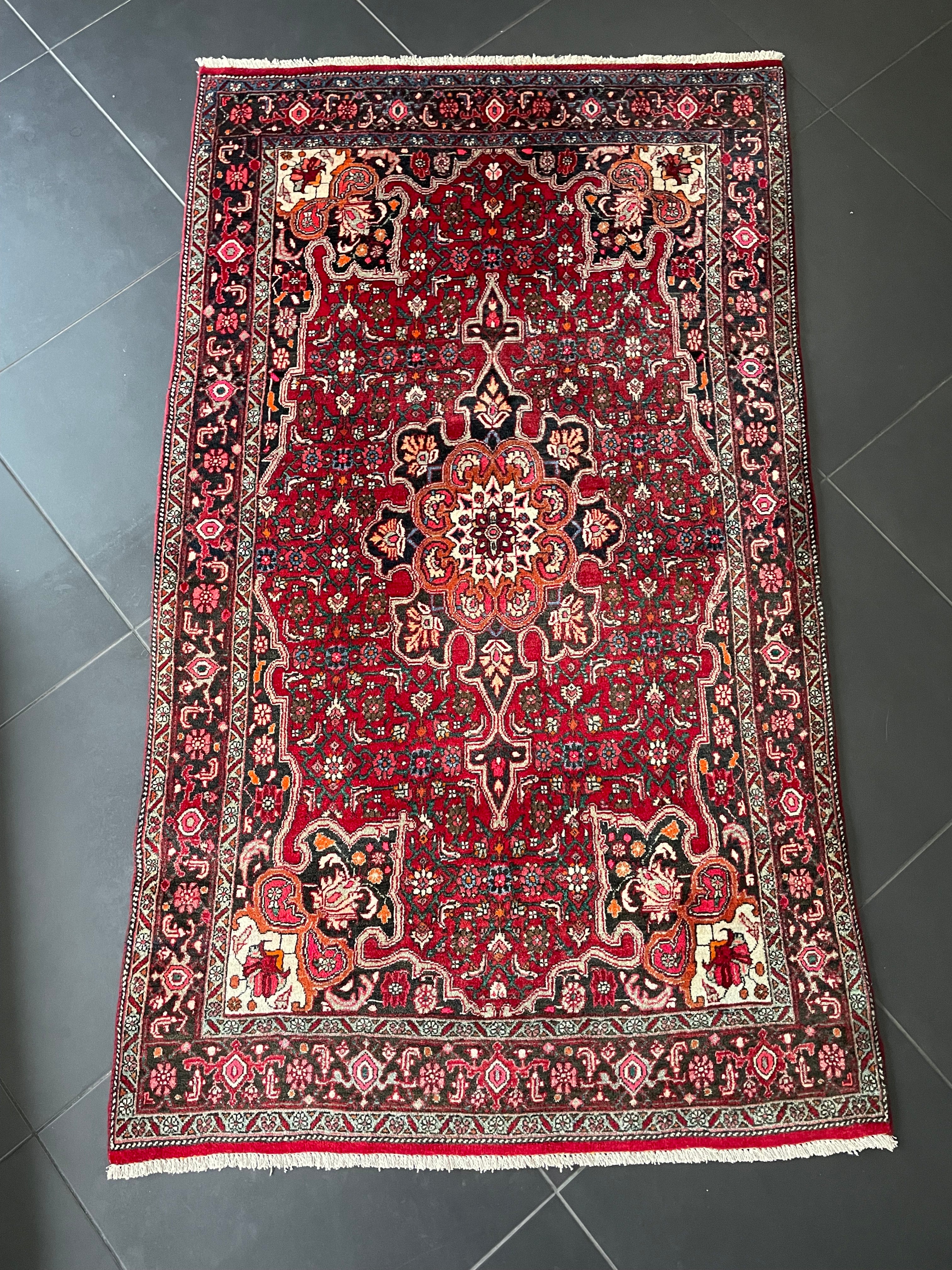Bidjar Rug 177 × 104 cm