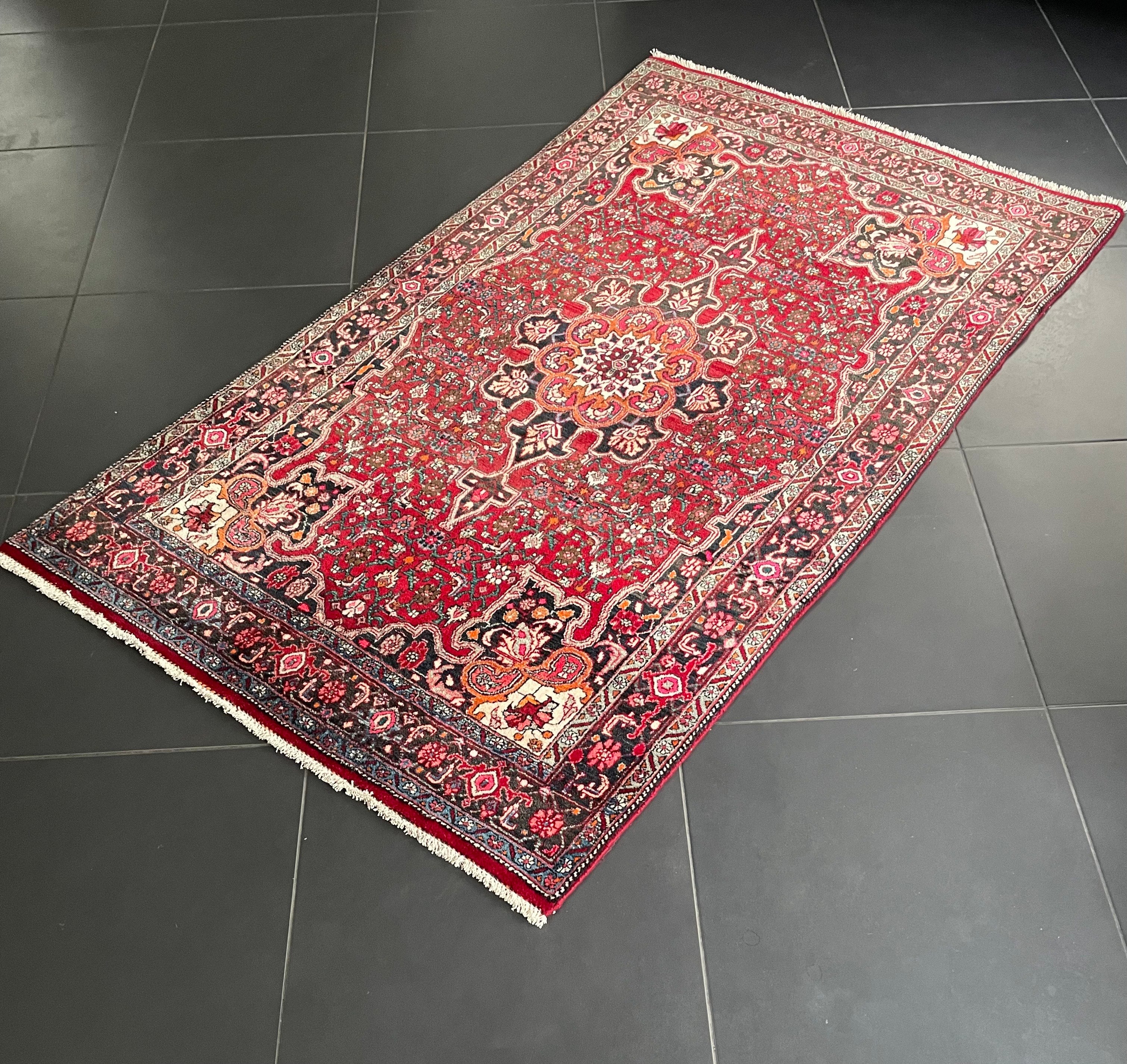 Bidjar Rug 177 × 104 cm