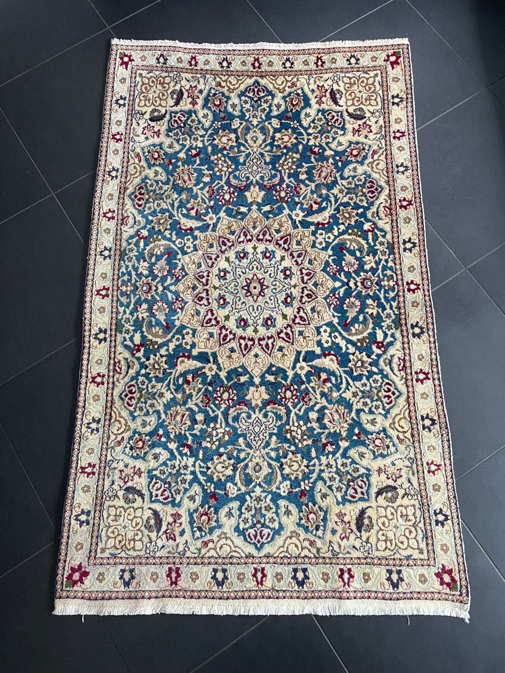 Nain rug 185 × 112 cm