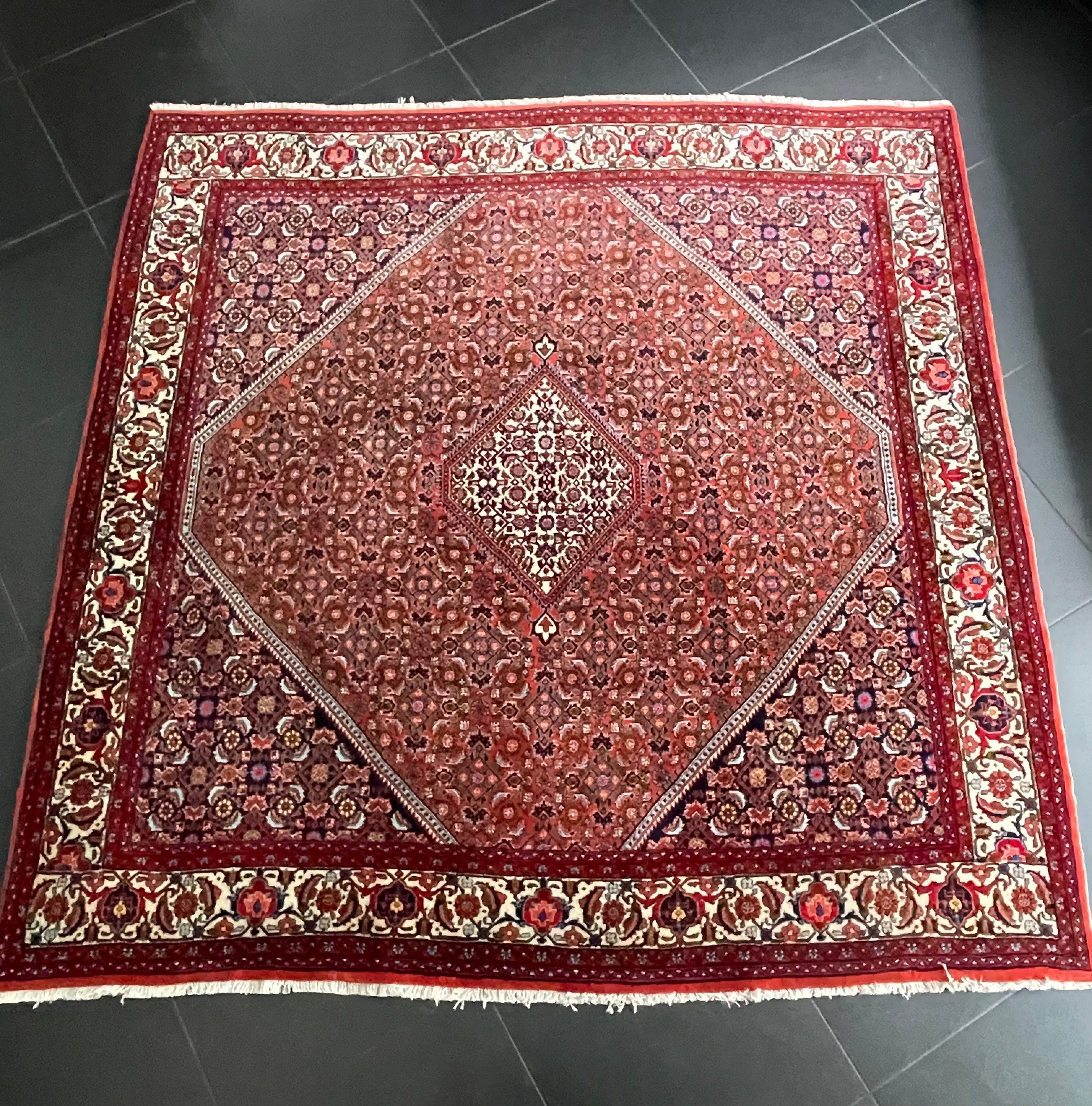 Bidjar rug 200 × 200 cm