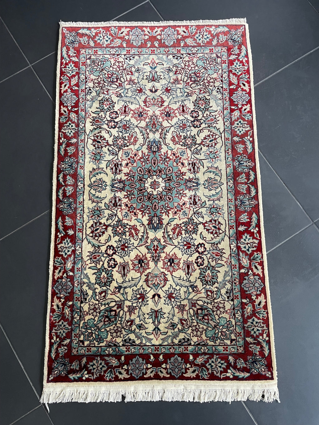 Sarough rug 125 × 70 cm