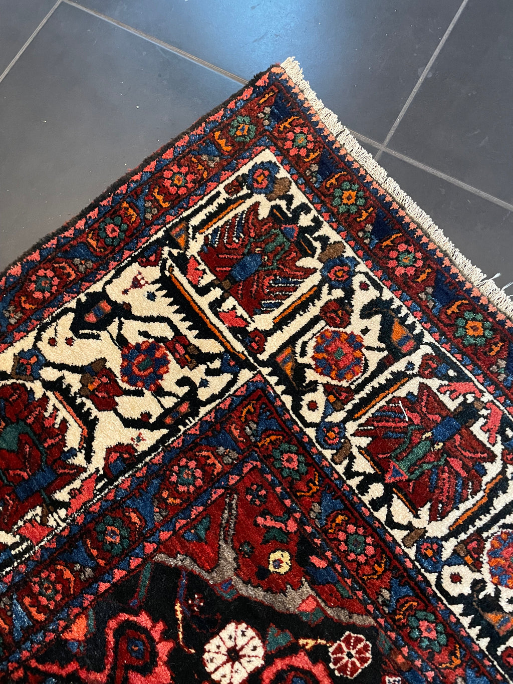 Gashghai Rug 312 × 210 cm