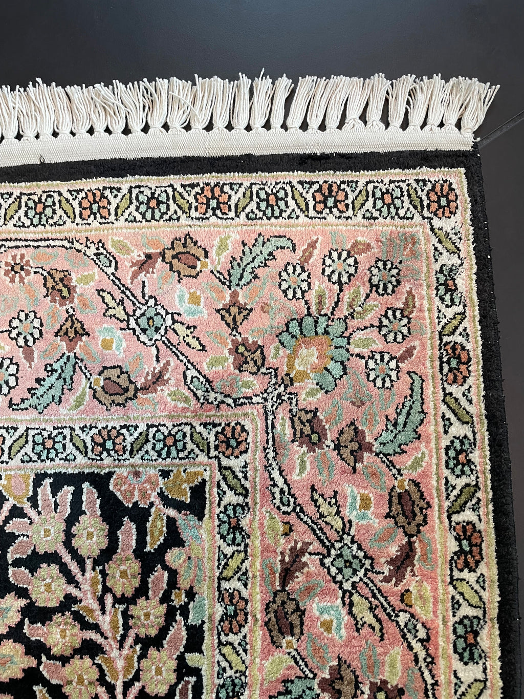 Kashmir Silk Rug 280 × 180 cm