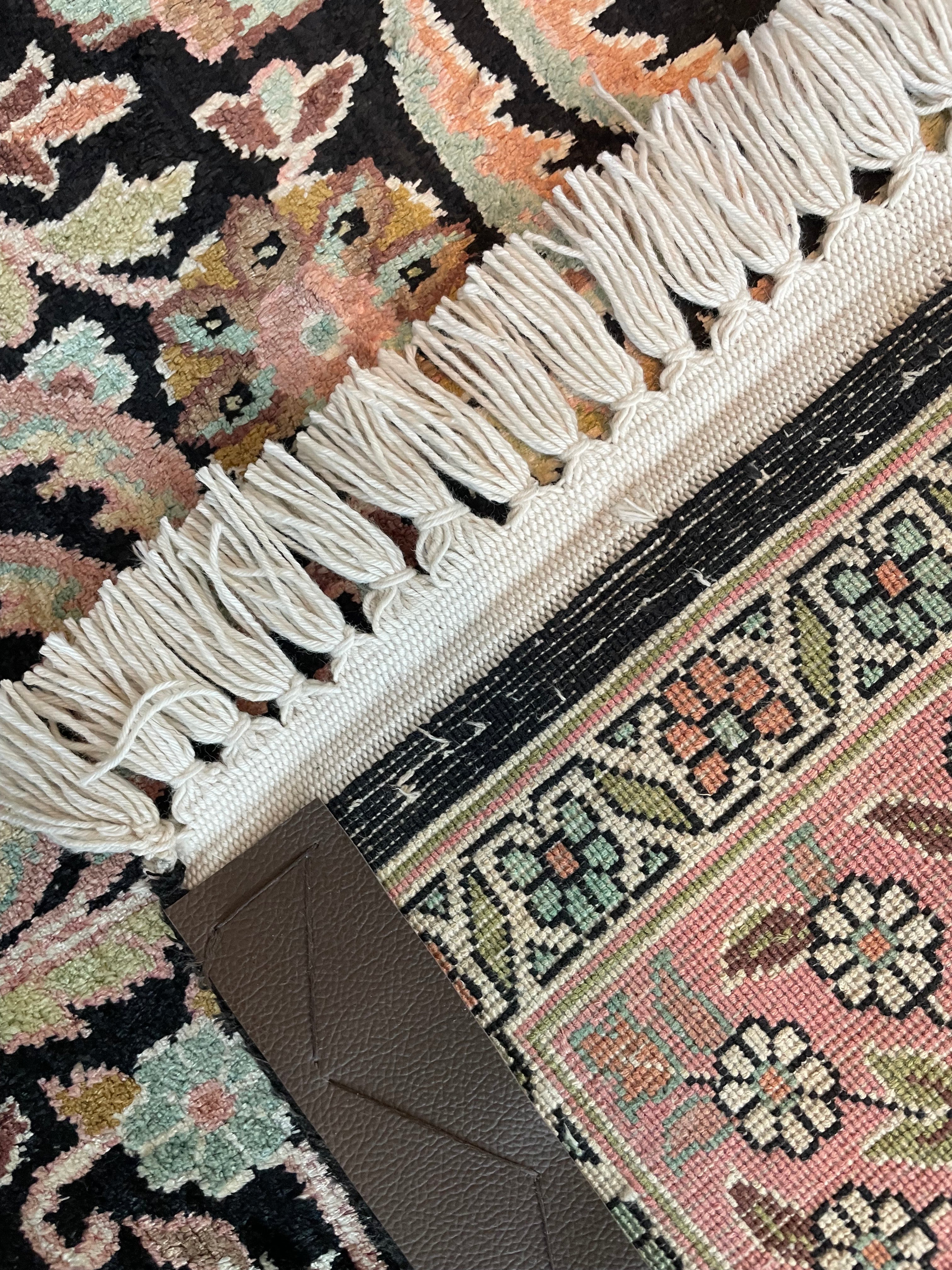 Kashmir Silk Rug 280 × 180 cm