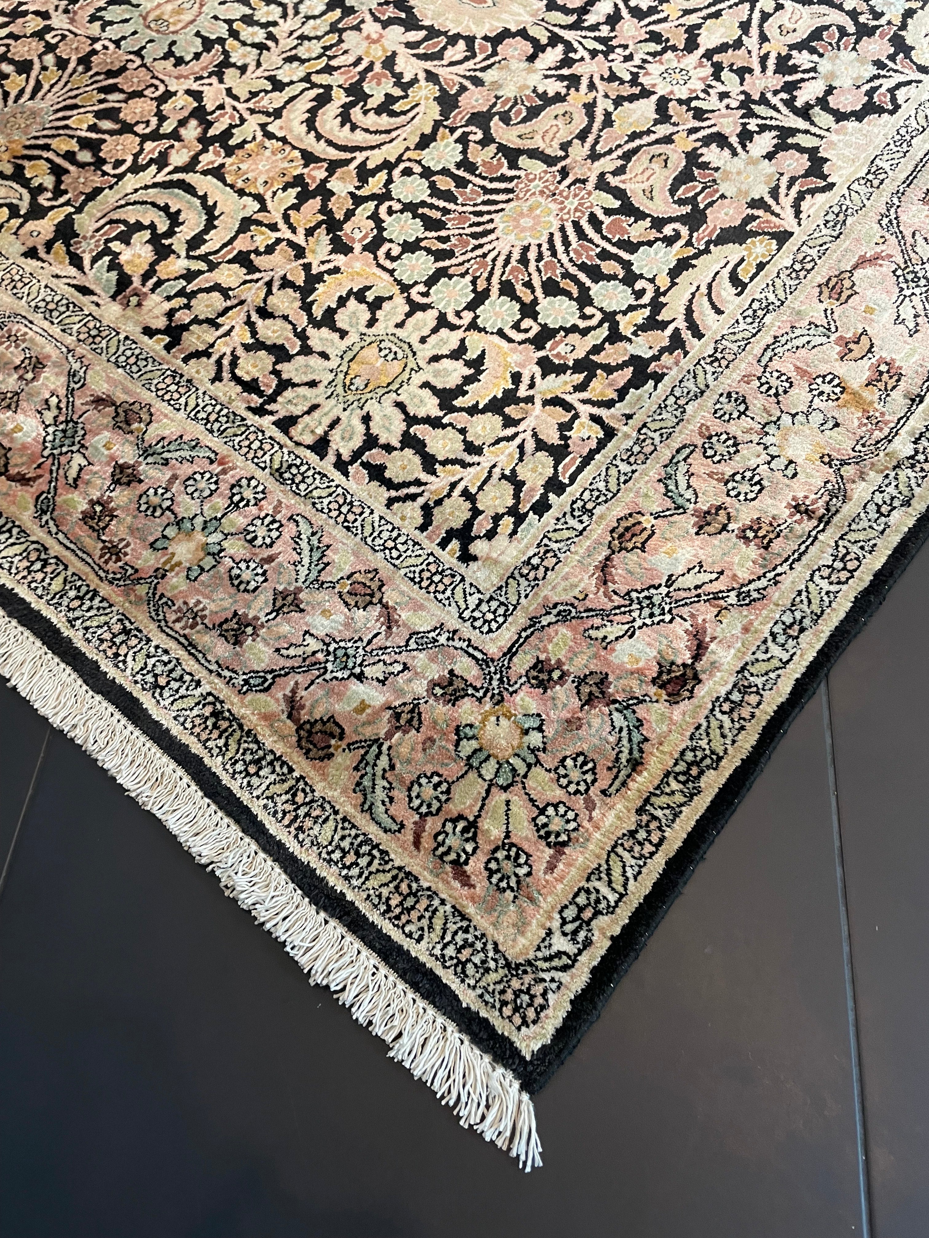 Kashmir Silk Rug 280 × 180 cm