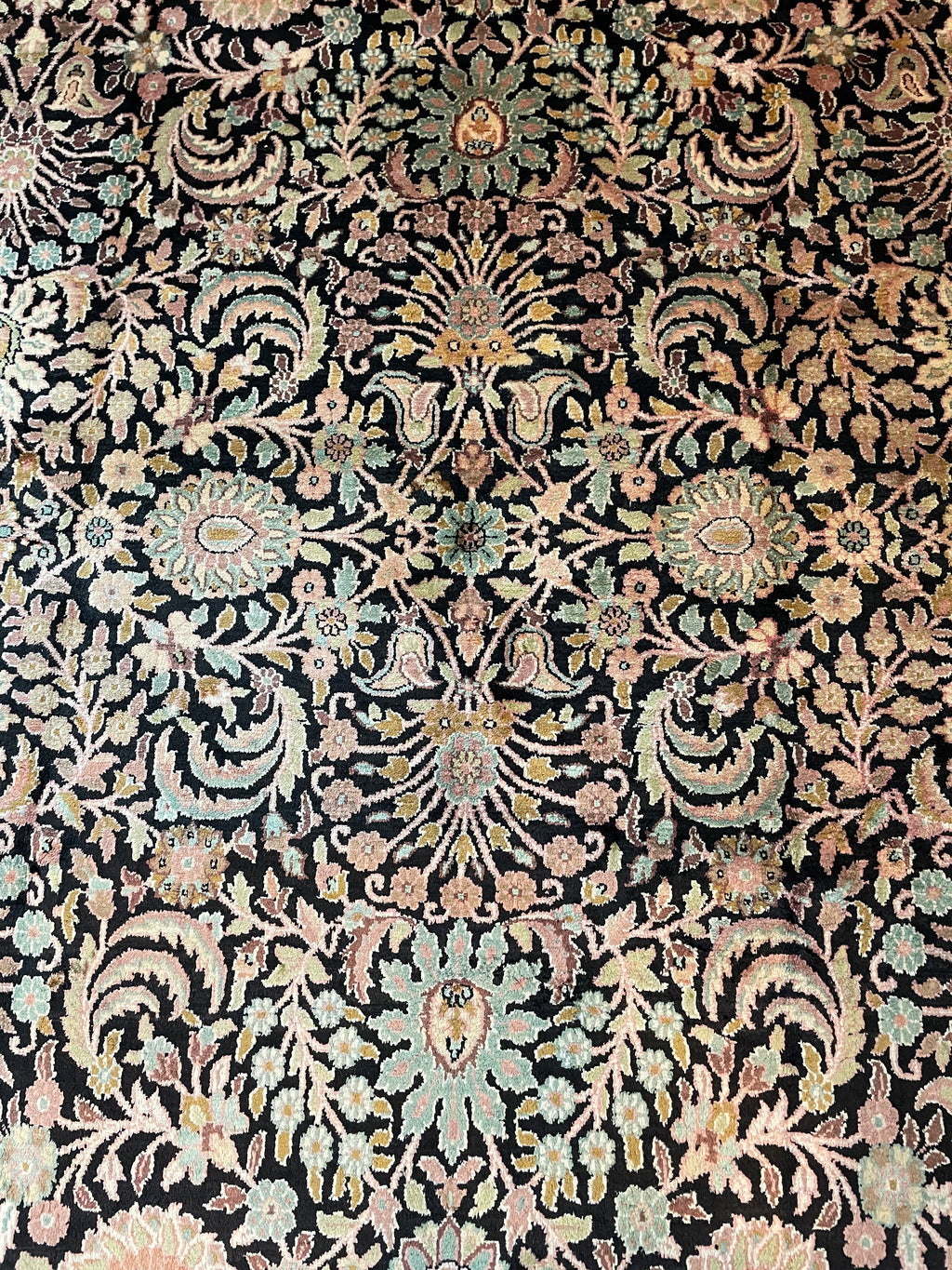 Kashmir Silk Rug 280 × 180 cm