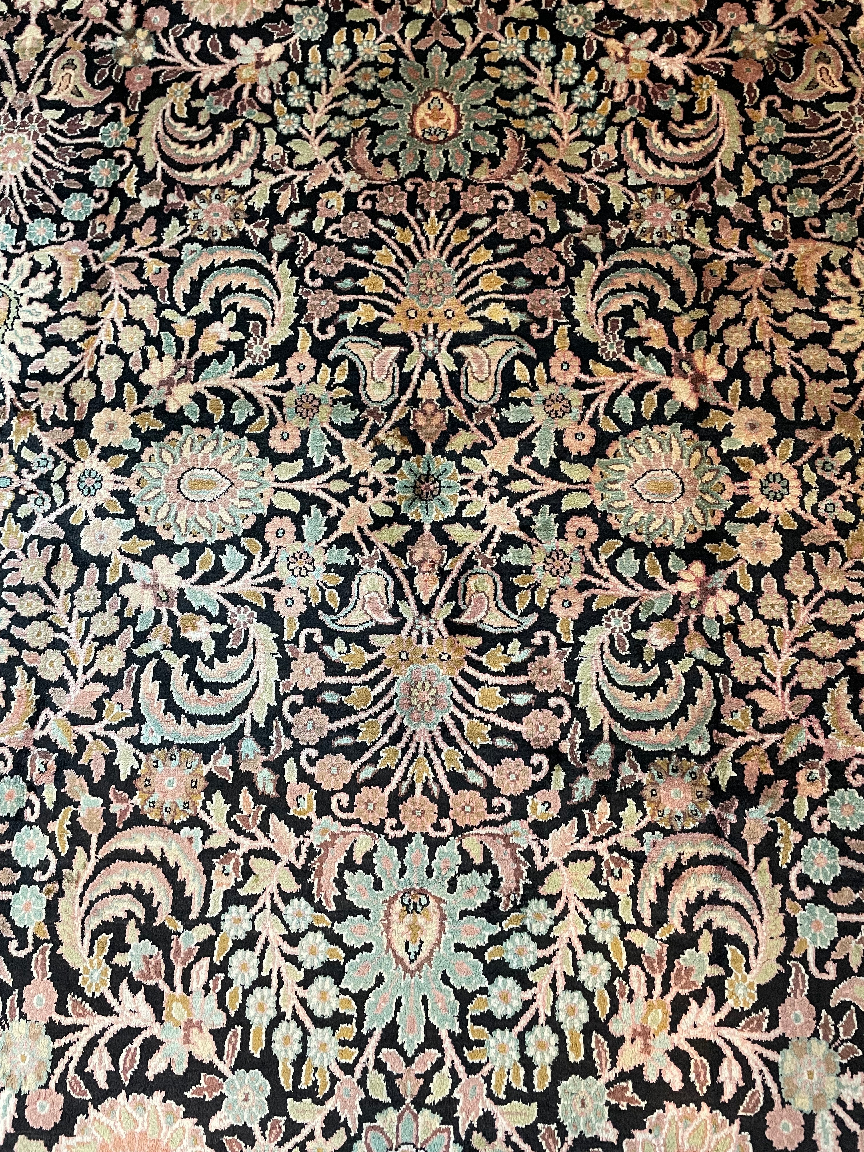 Kashmir Silk Rug 280 × 180 cm