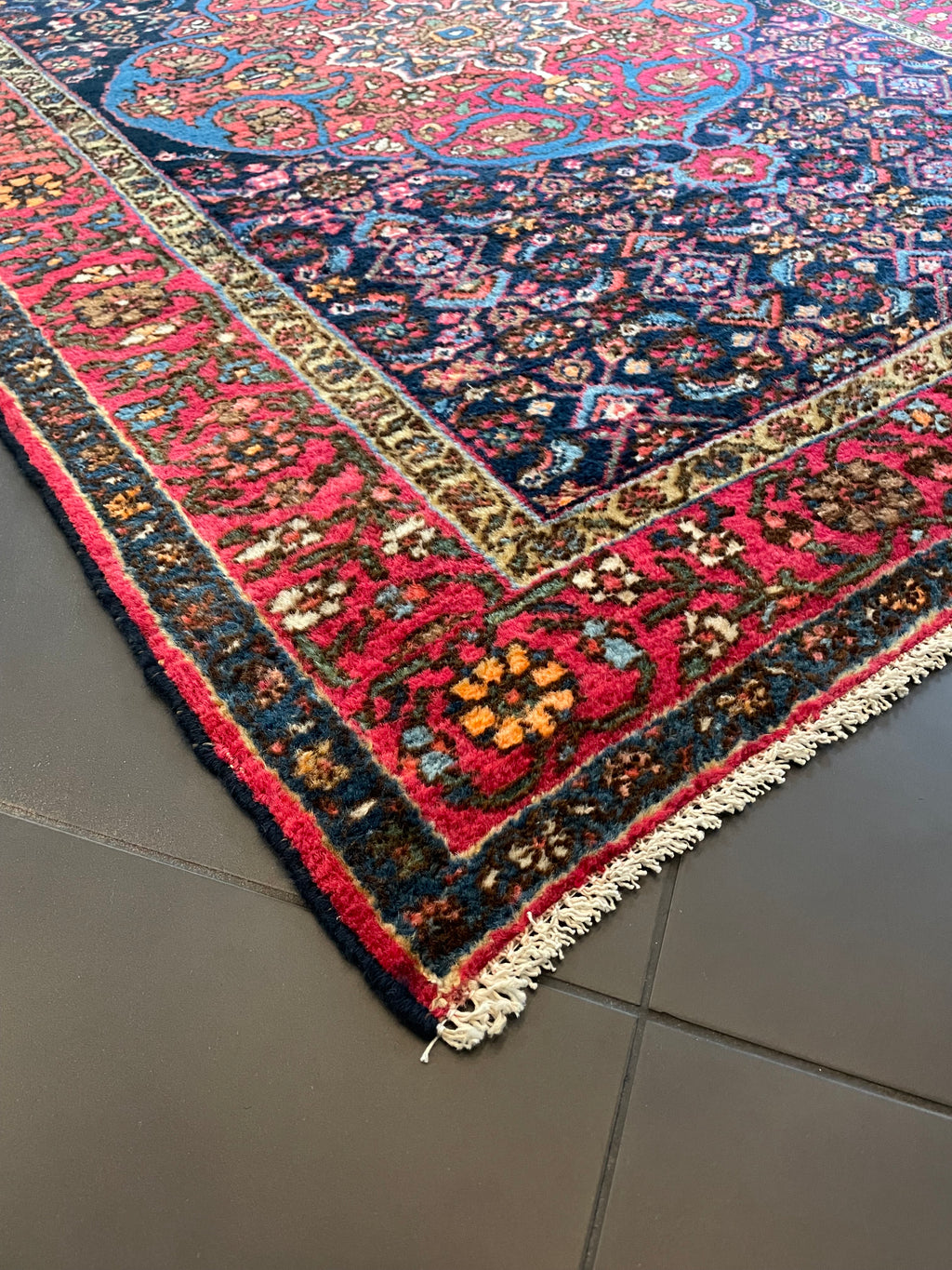 Bakhtiari Rug 195 × 136 cm
