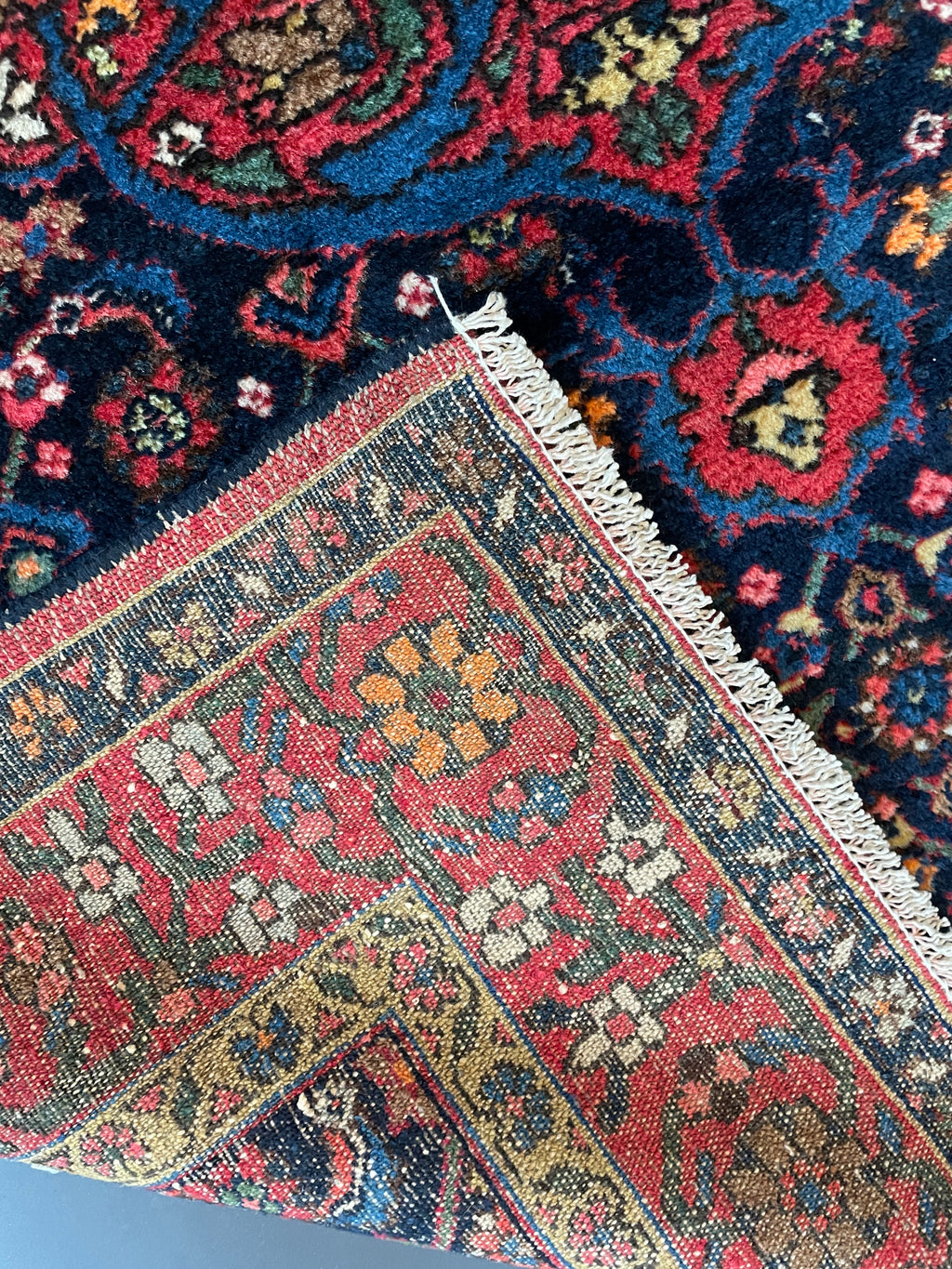 Bakhtiari Rug 195 × 136 cm