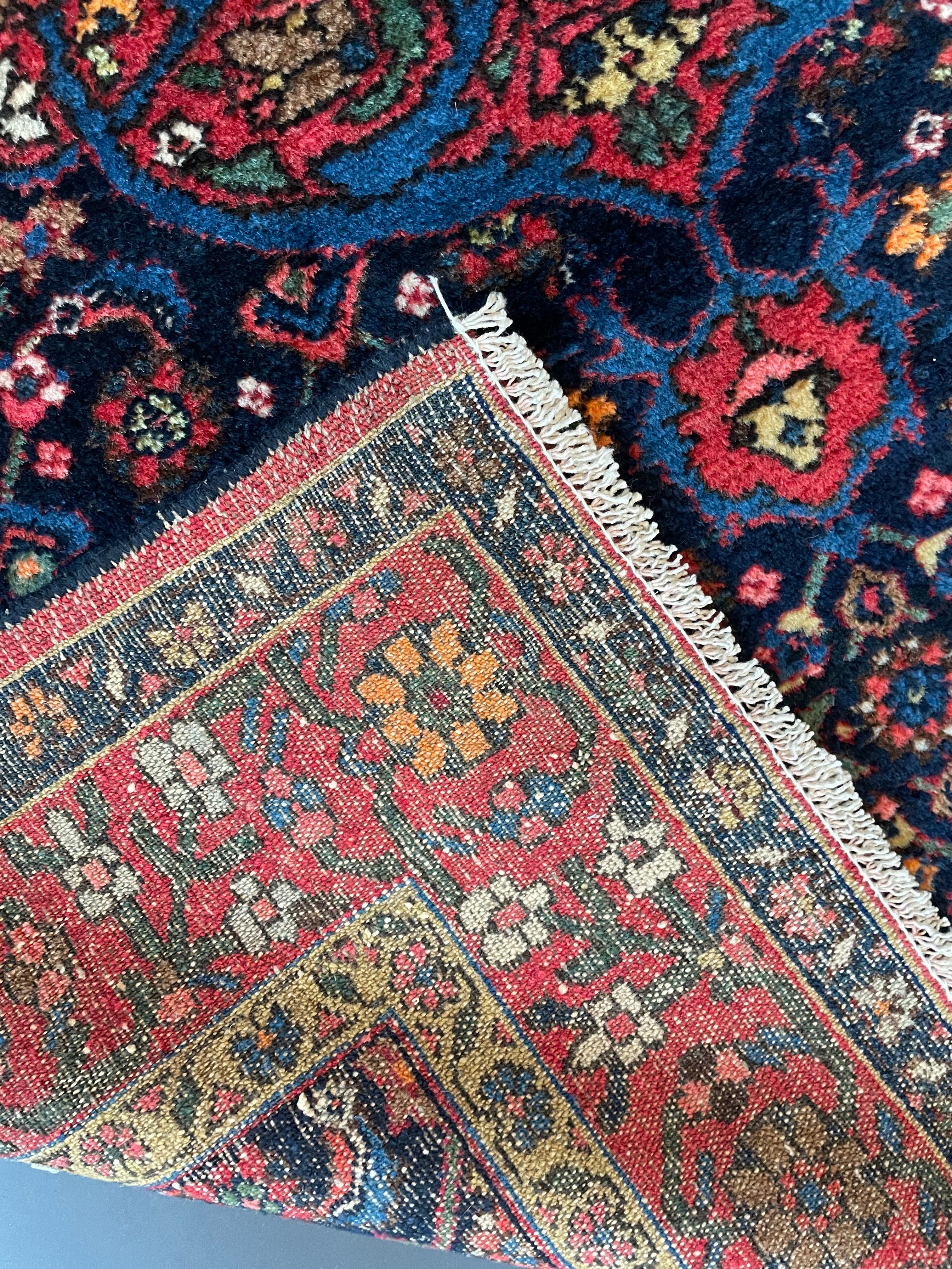 Bakhtiari Rug 195 × 136 cm