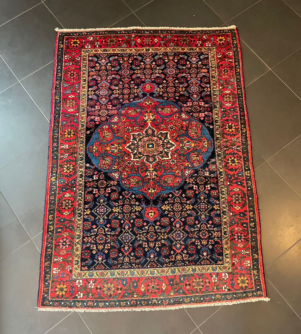 Bakhtiari Rug 195 × 136 cm