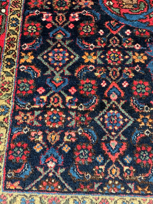 Bakhtiari Rug 195 × 136 cm