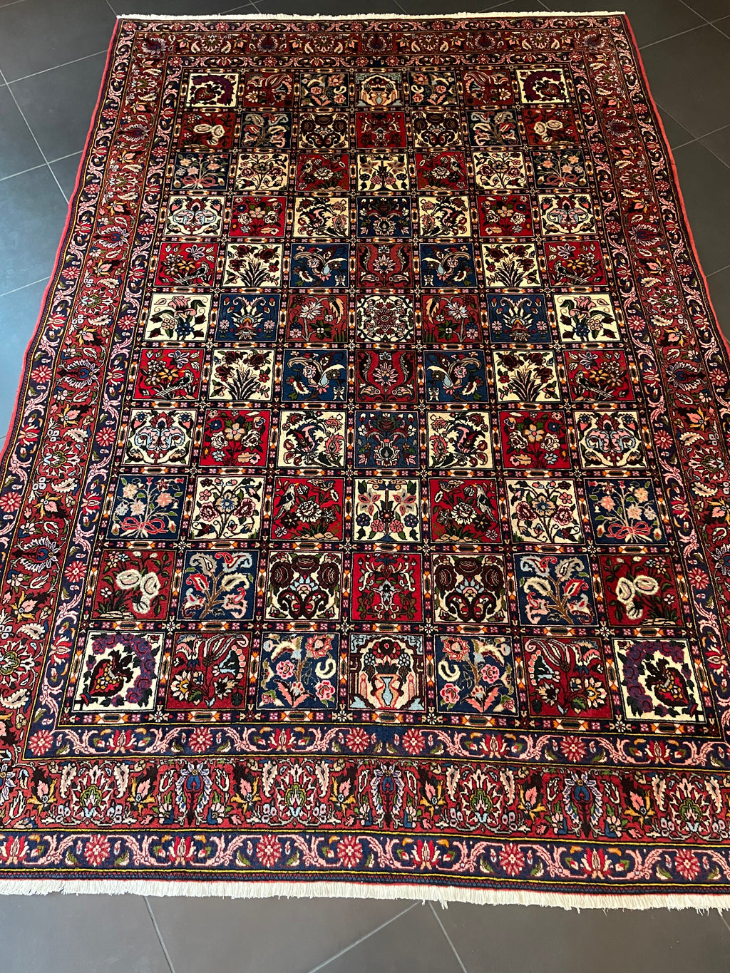 Bakhtiari Rug 300 × 200 cm