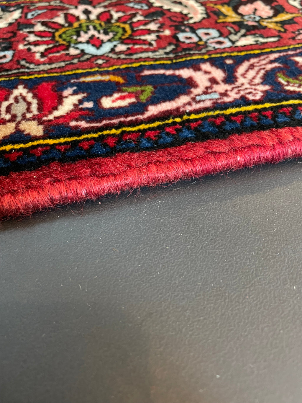 Bakhtiari Rug 300 × 200 cm