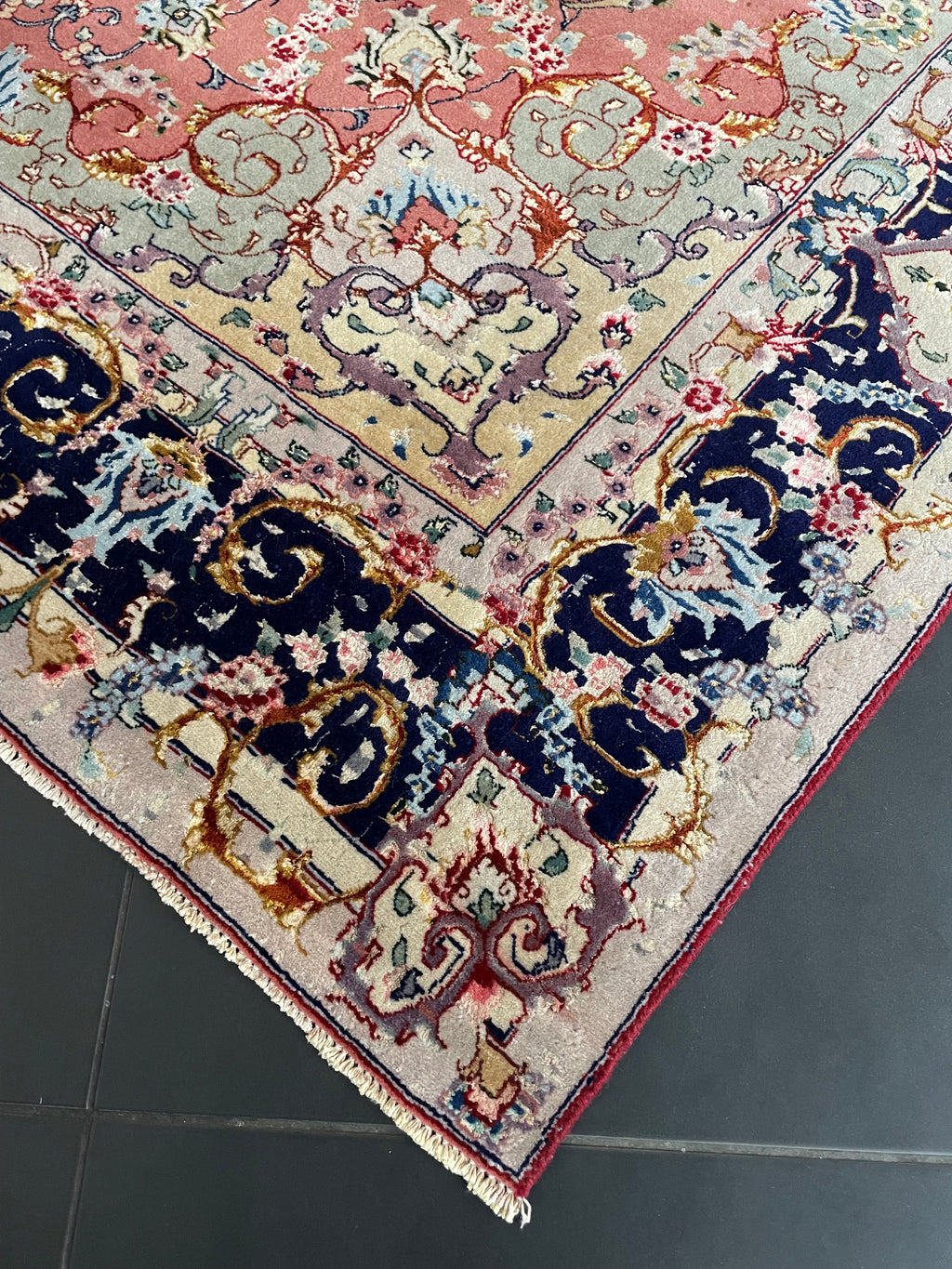 Tabriz Rug 206 × 149 cm