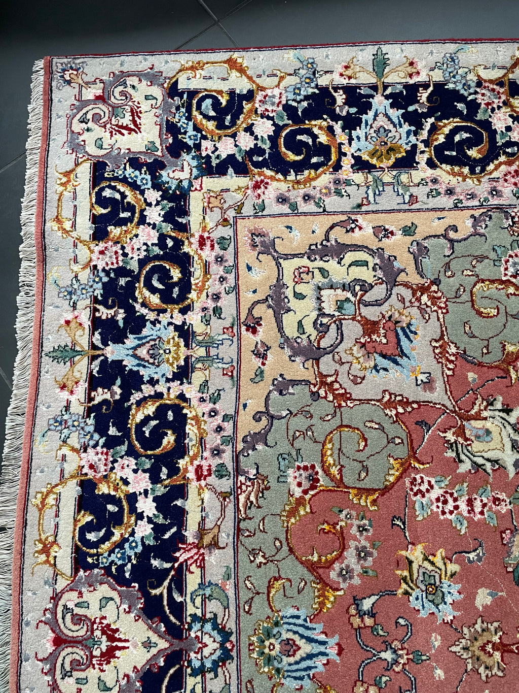 Tabriz Rug 206 × 149 cm