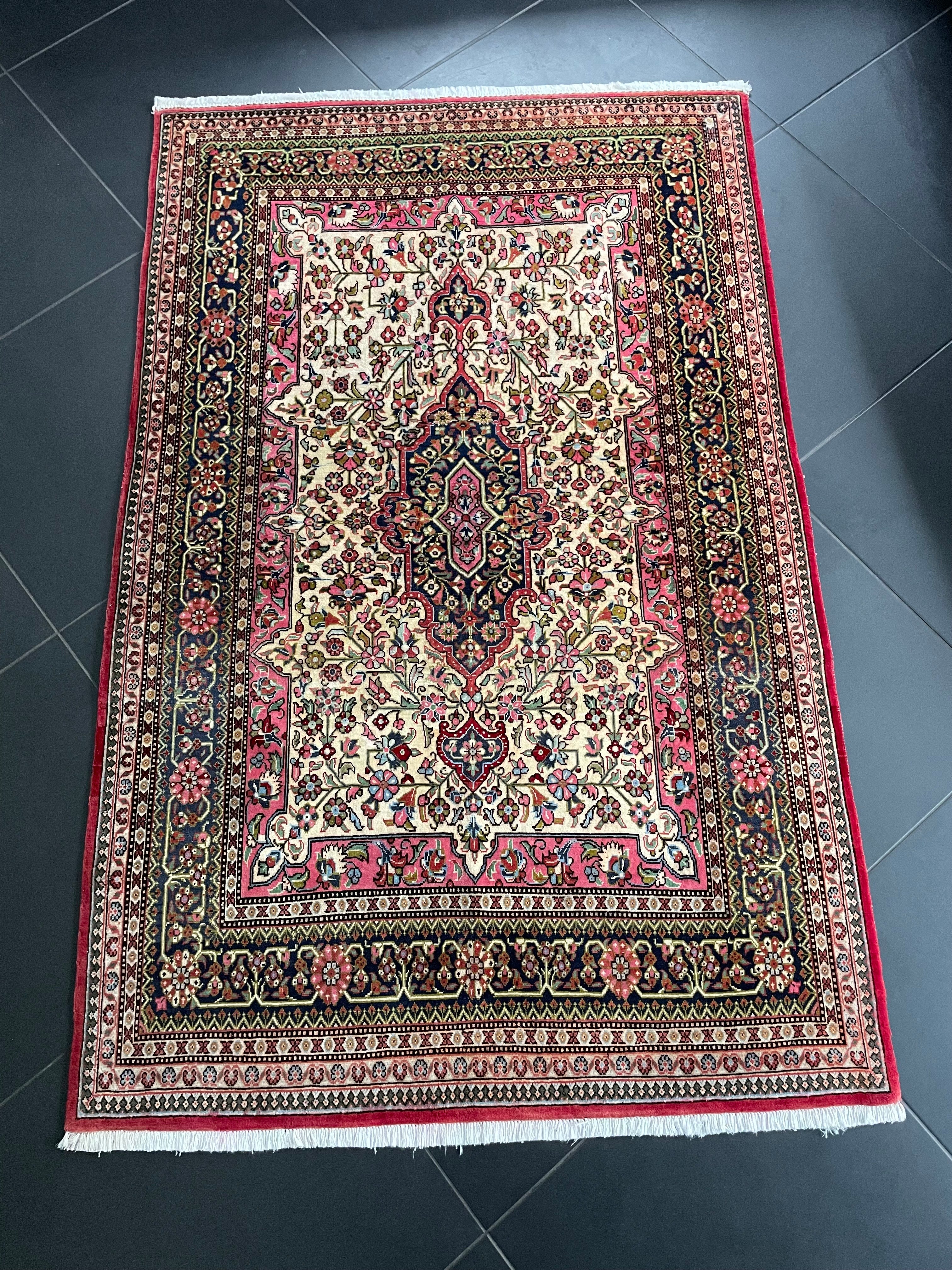 Qom Rug 167 × 107 cm