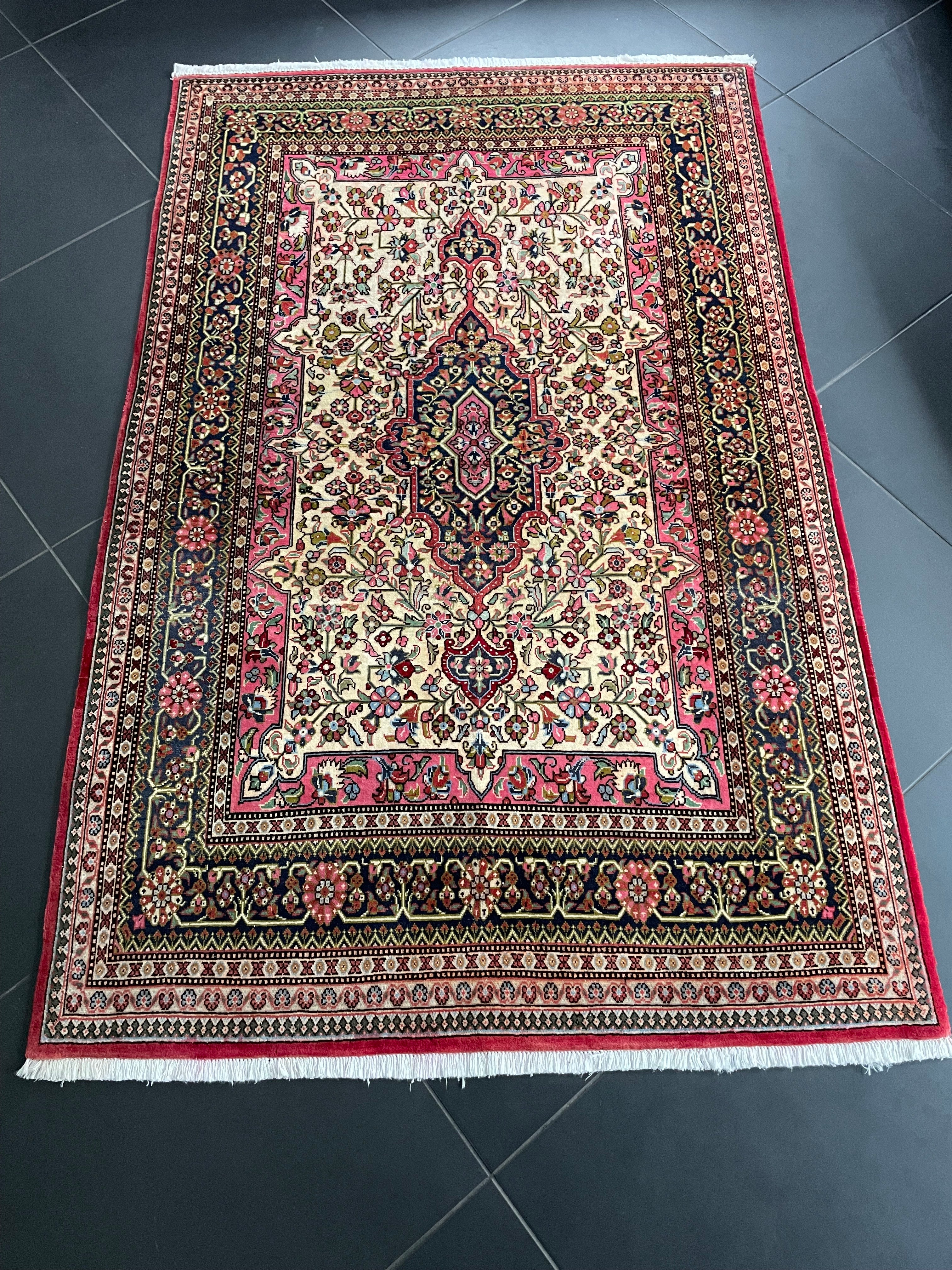Qom Rug 167 × 107 cm