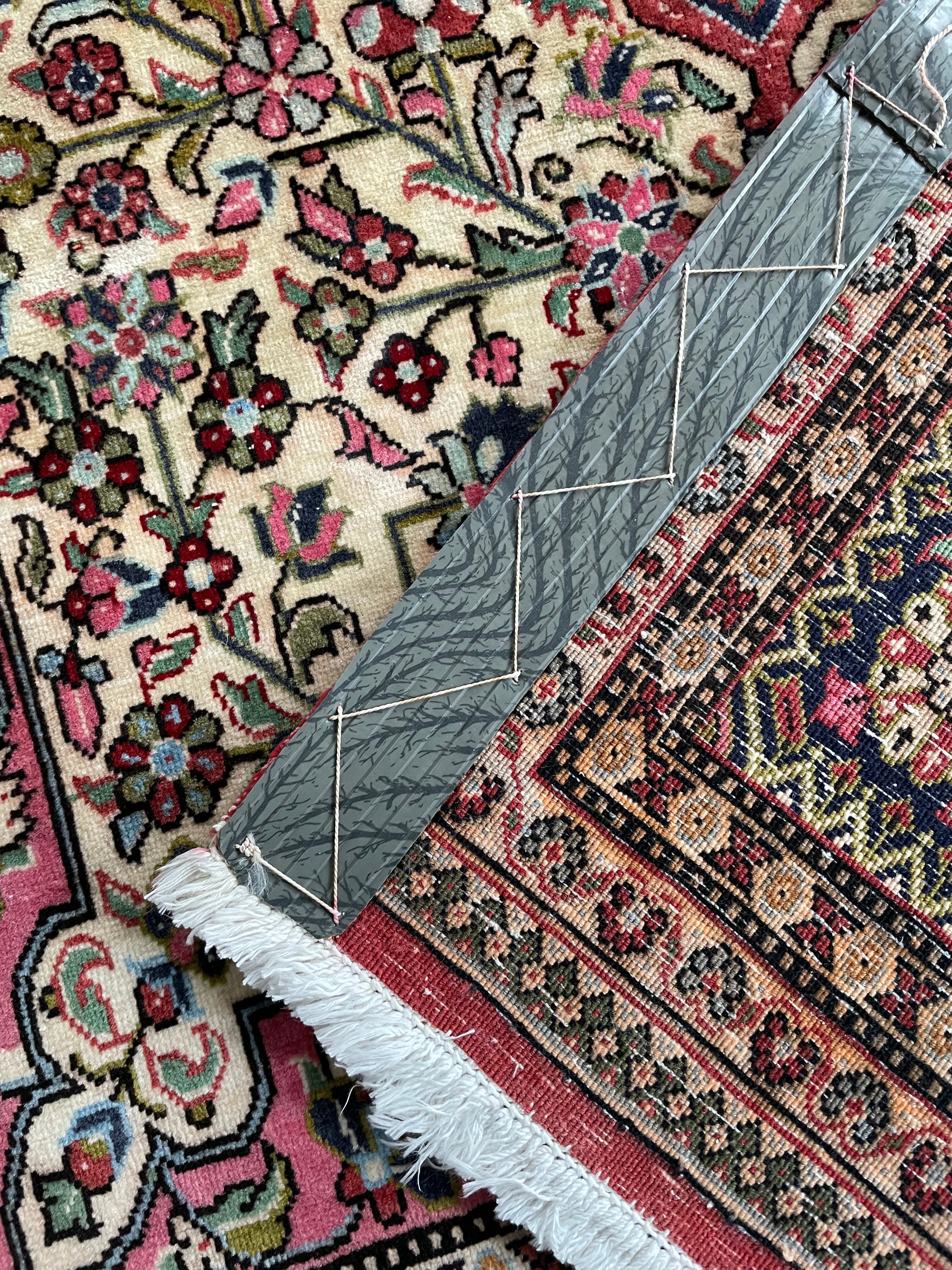 Qom Rug 167 × 107 cm