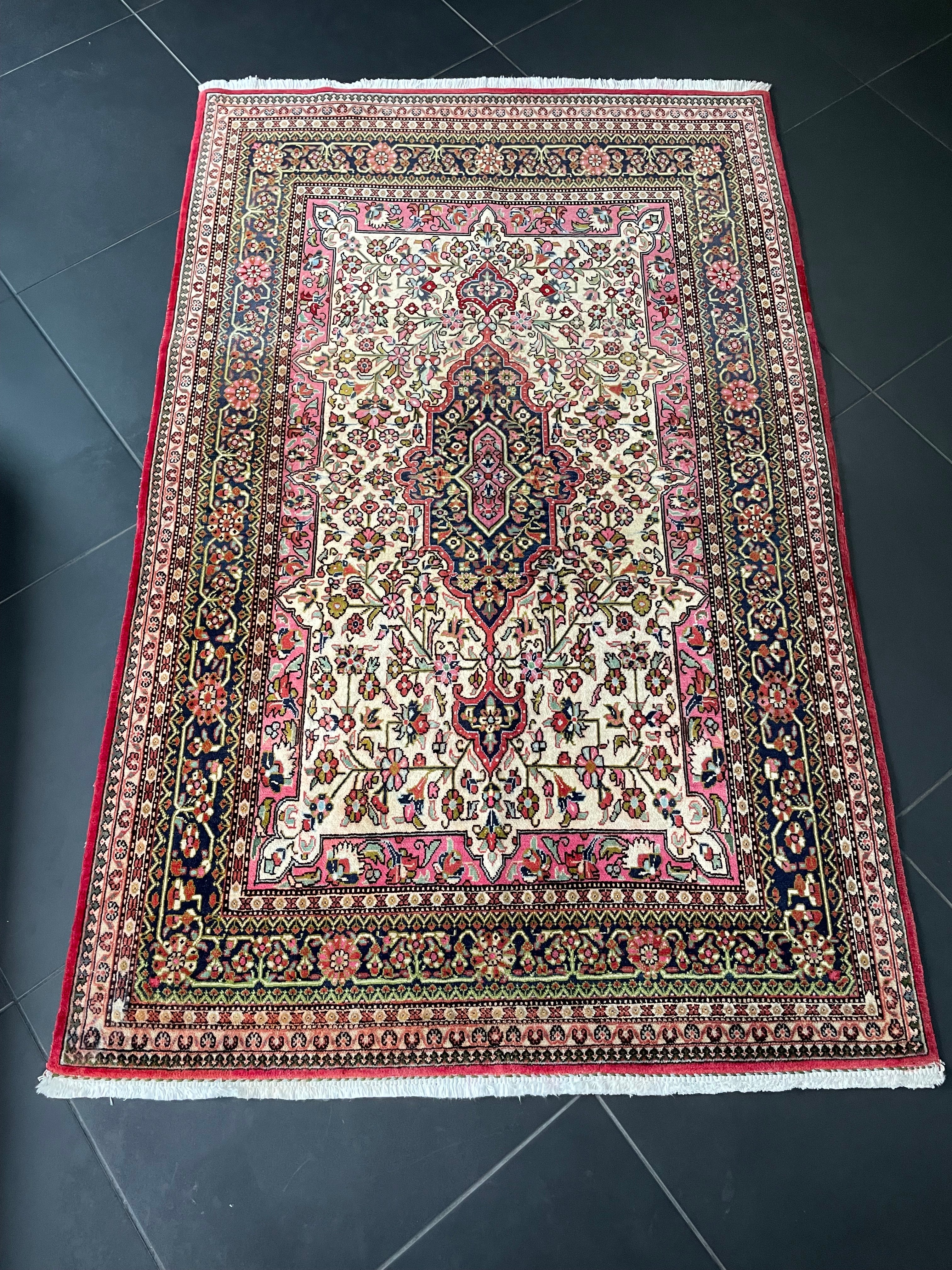 Qom Rug 167 × 107 cm