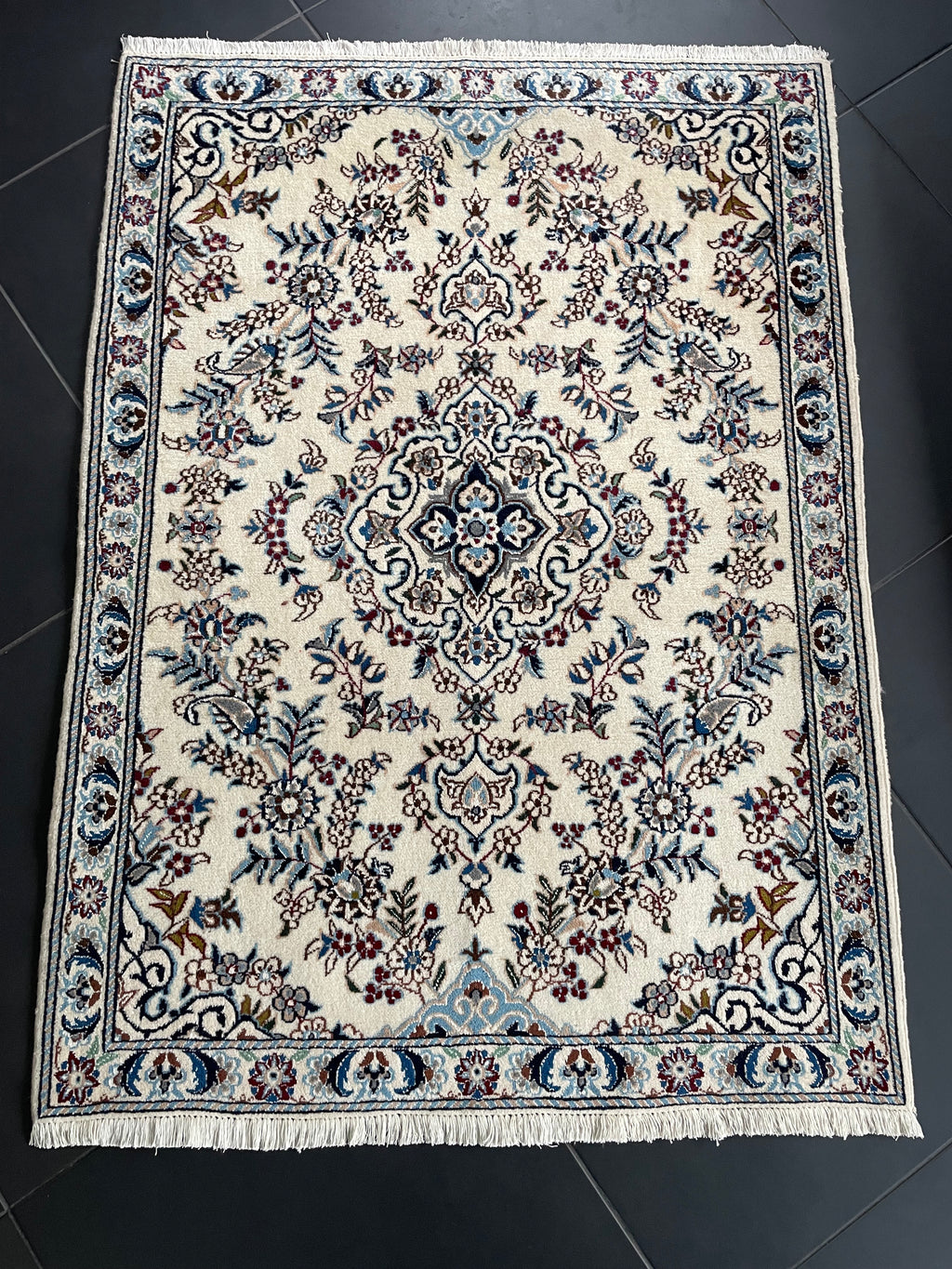 Nain Rug 125 × 90 cm