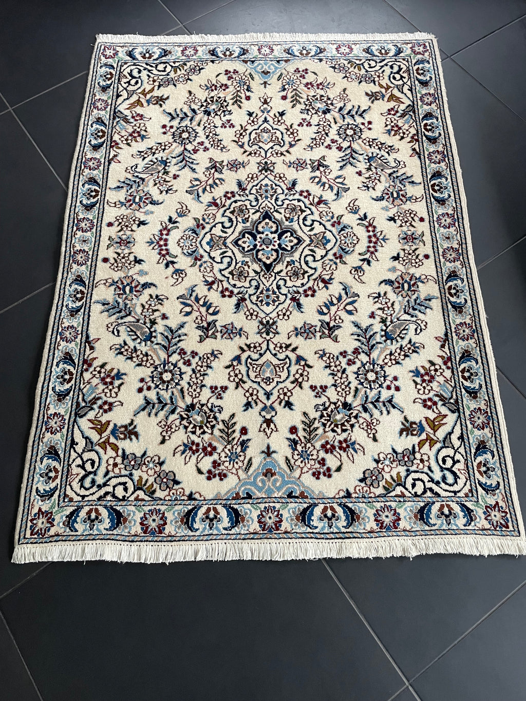 Nain Rug 125 × 90 cm
