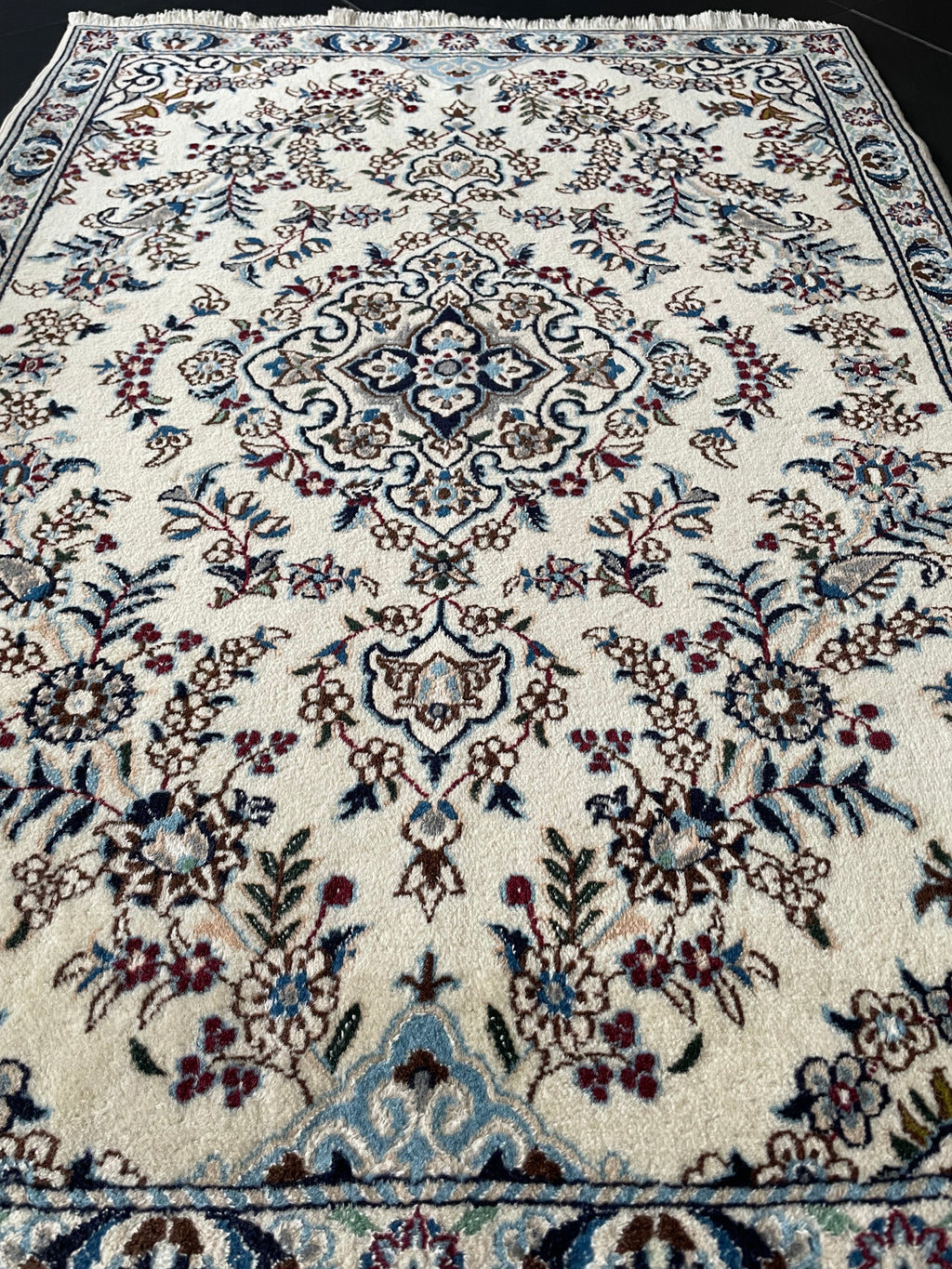 Nain Rug 125 × 90 cm