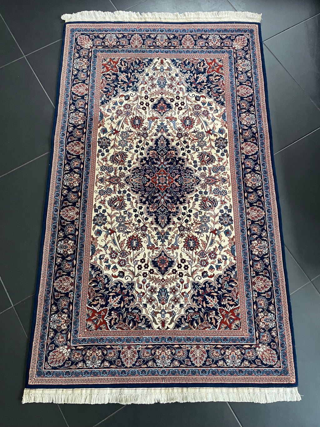 Qom Rug 160 × 95 cm