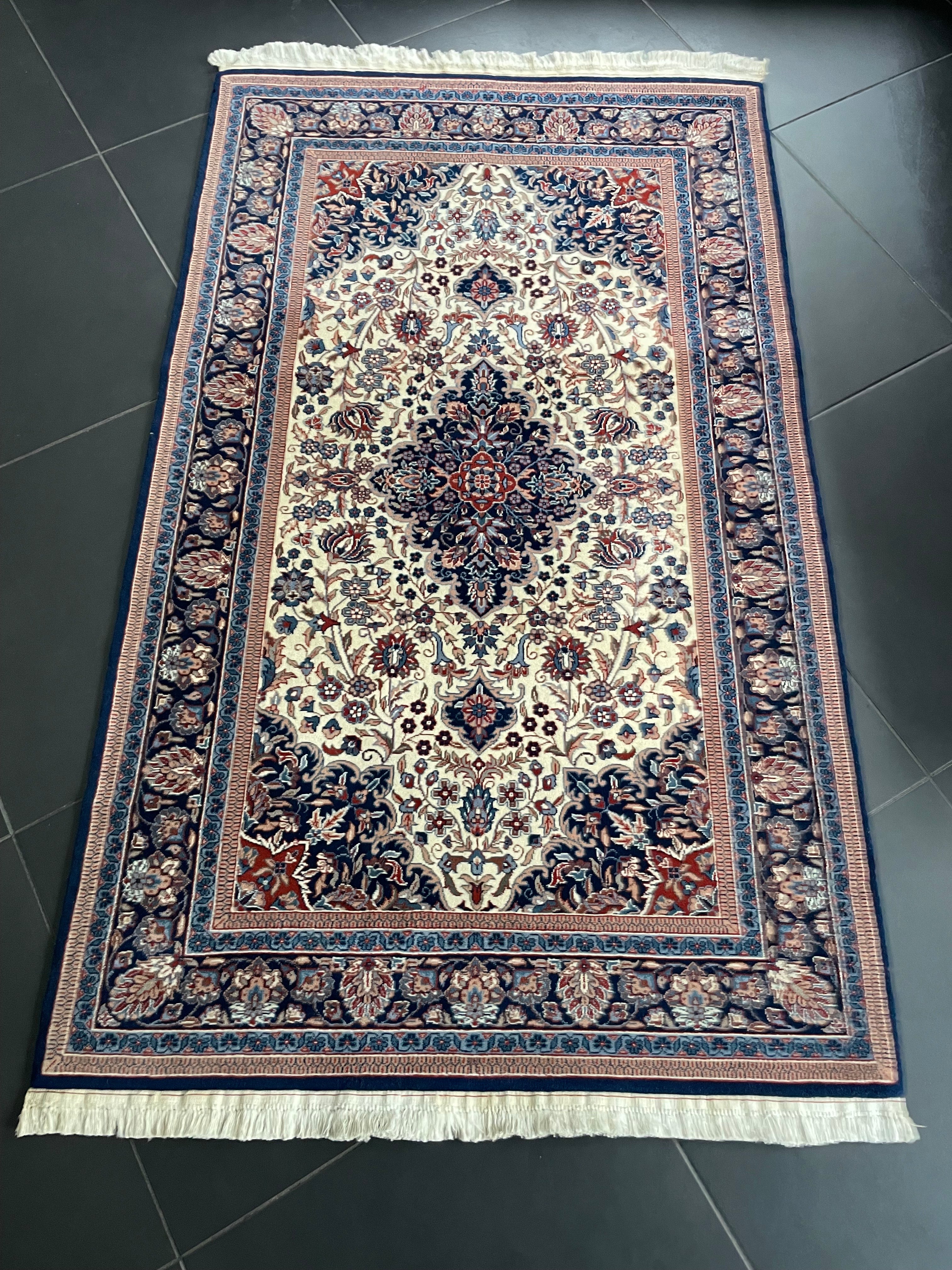Qom Rug 160 × 95 cm