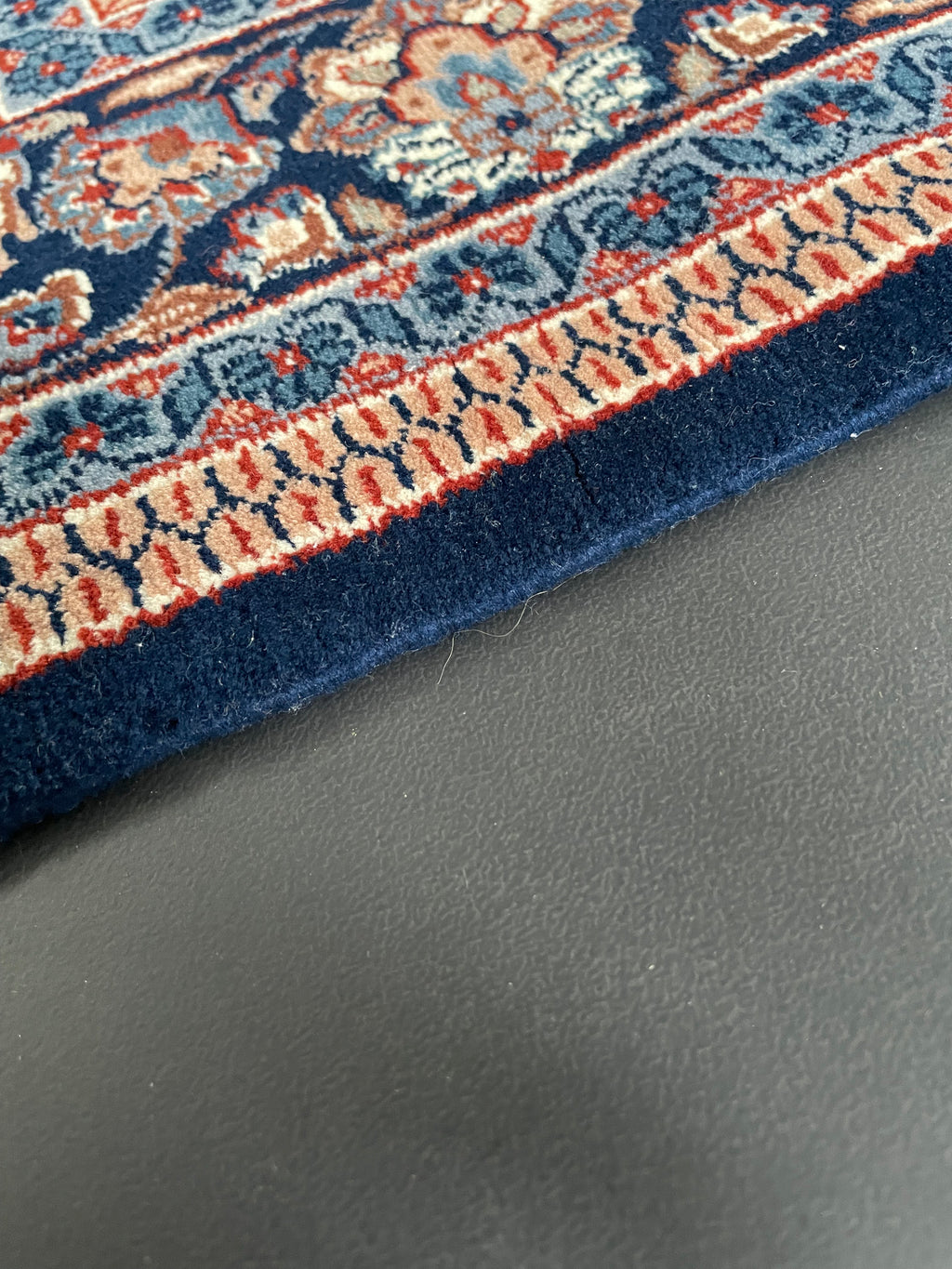Qom Rug 160 × 95 cm