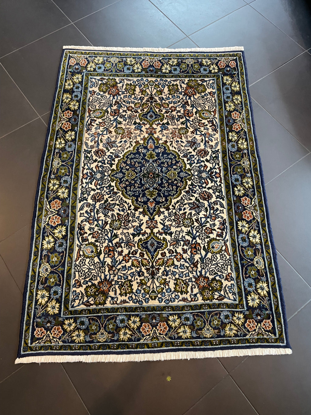 Kashan Rug 162 × 108 cm