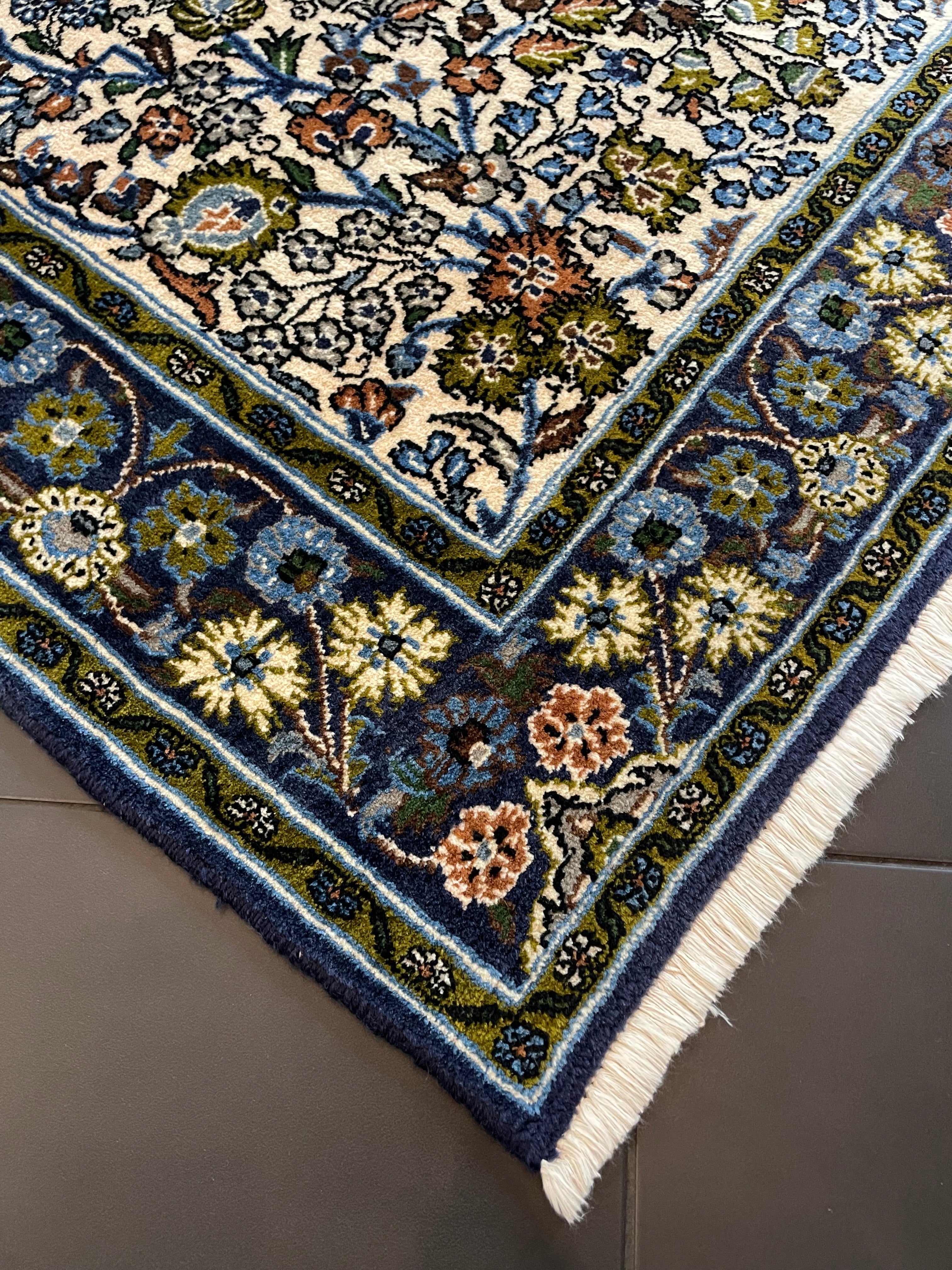 Kashan Rug 162 × 108 cm