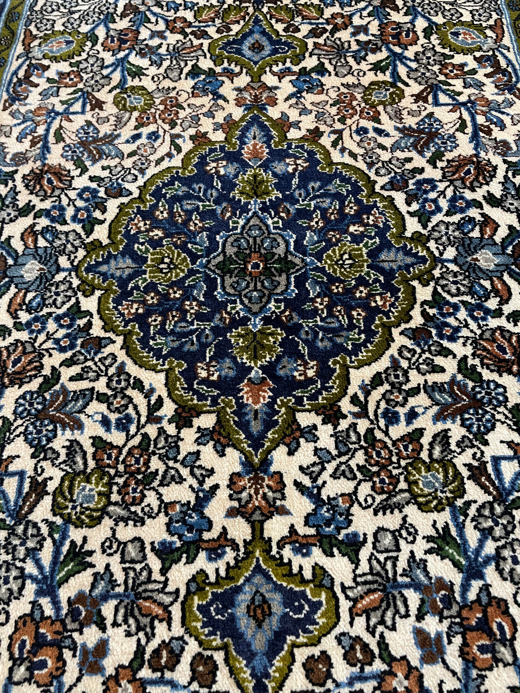 Kashan Rug 162 × 108 cm