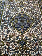 Kashan Rug 162 × 108 cm