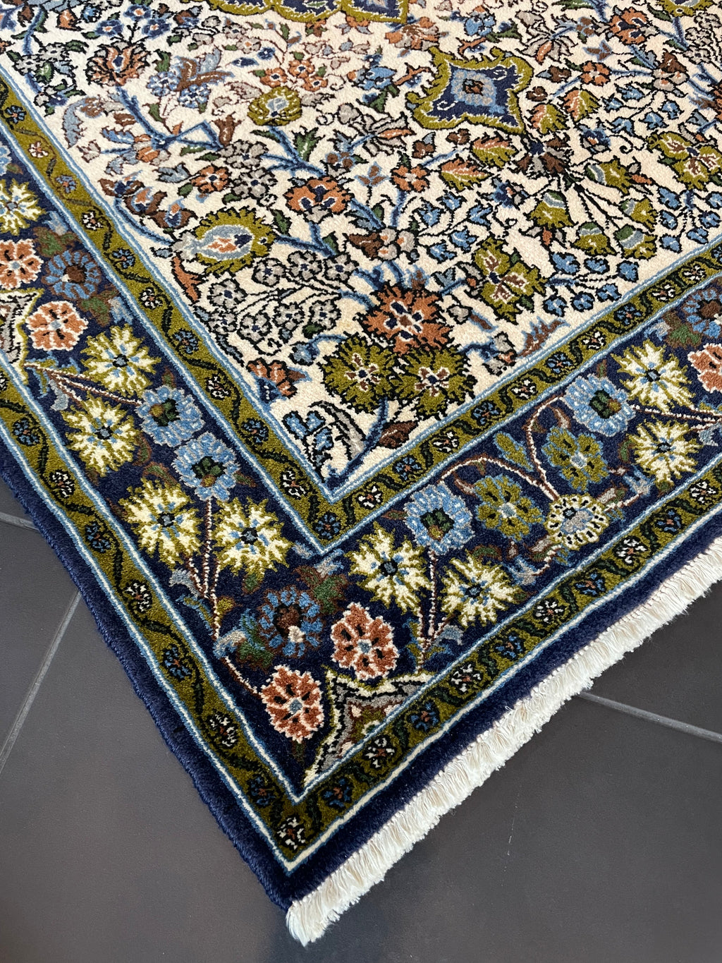Kashan Rug 162 × 108 cm