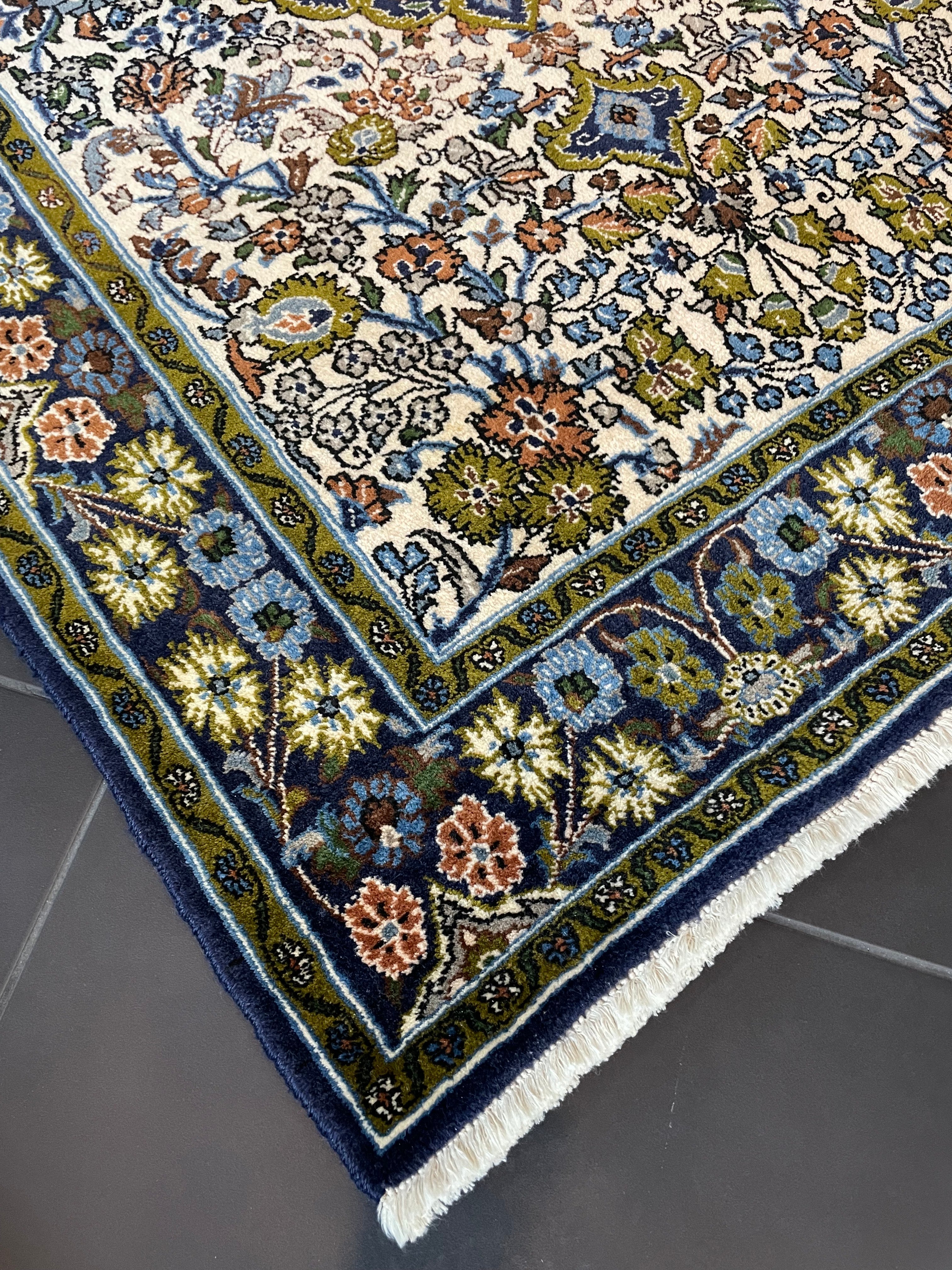 Kashan Rug 162 × 108 cm
