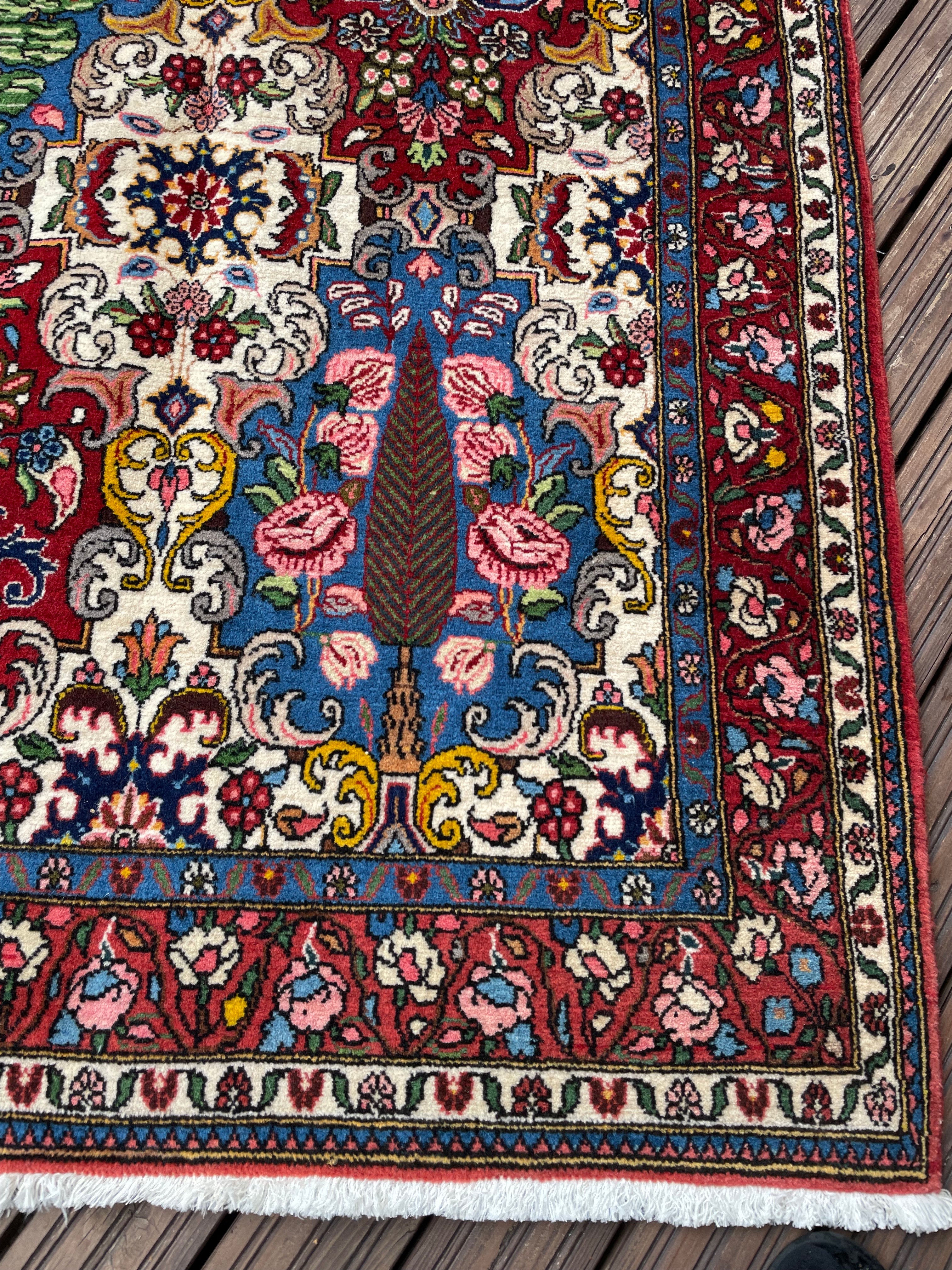 Bakhtiari Rug 409 × 107 cm
